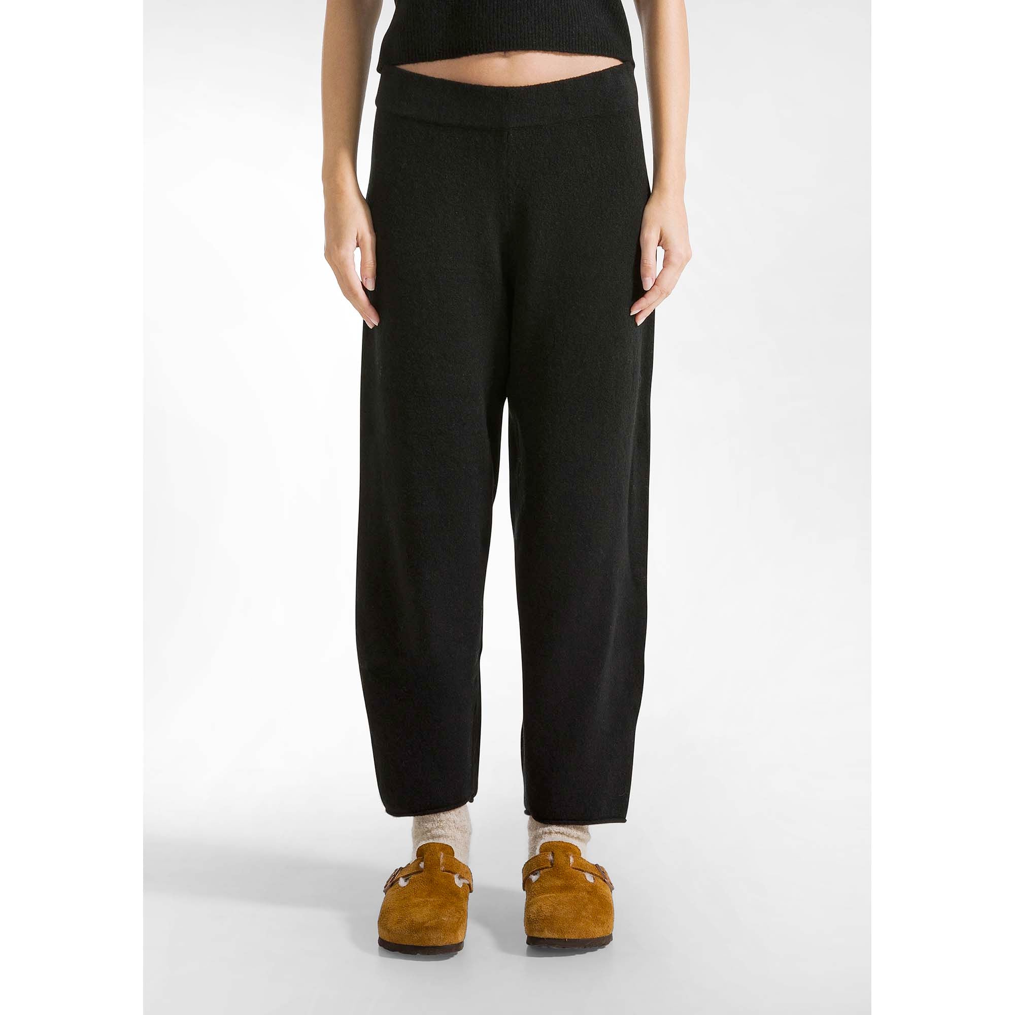 LOUNGE_KNITTED_CARROT-FIT_PANTS_D12205_10009_Image_3