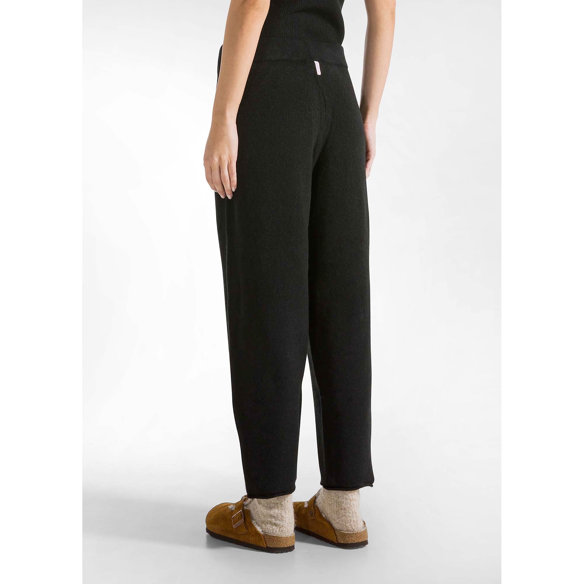 LOUNGE_KNITTED_CARROT-FIT_PANTS_D12205_10009_Image_4