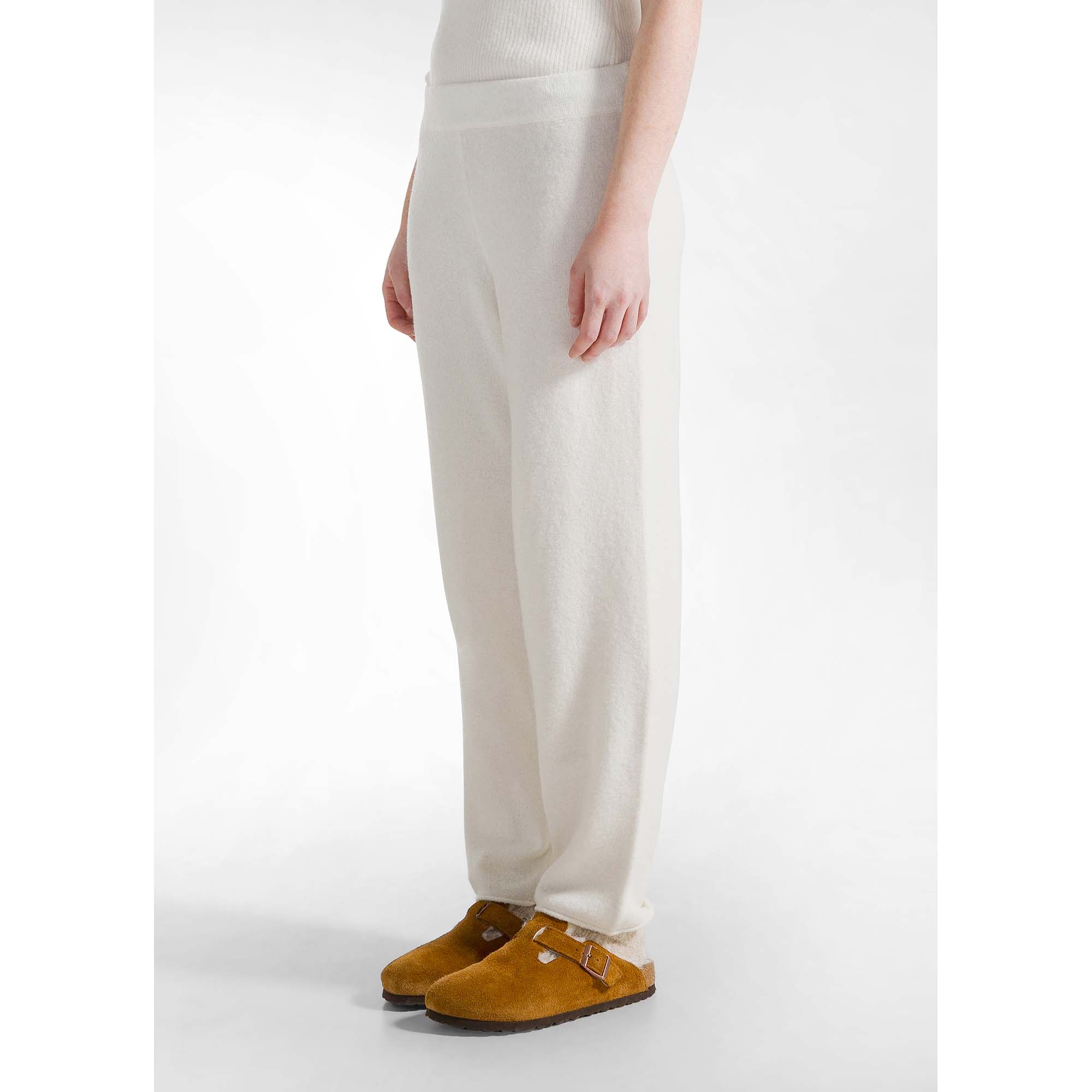 LOUNGE_KNITTED_CARROT-FIT_PANTS_D12205_18001_Image_3