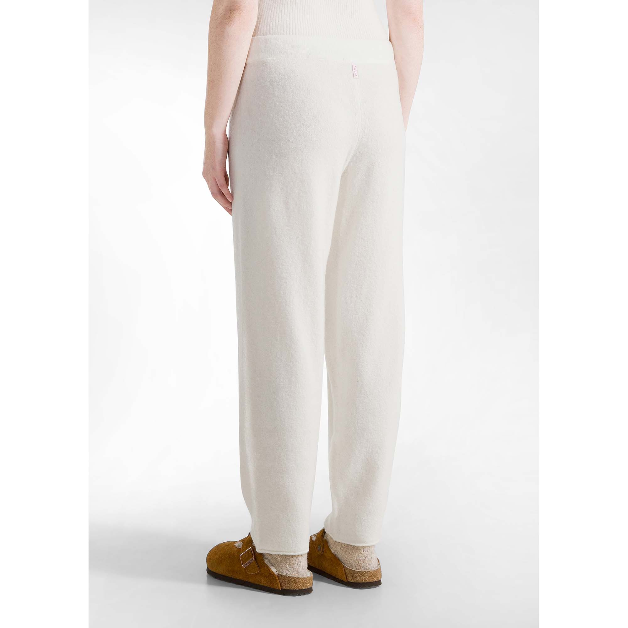 LOUNGE_KNITTED_CARROT-FIT_PANTS_D12205_18001_Image_4