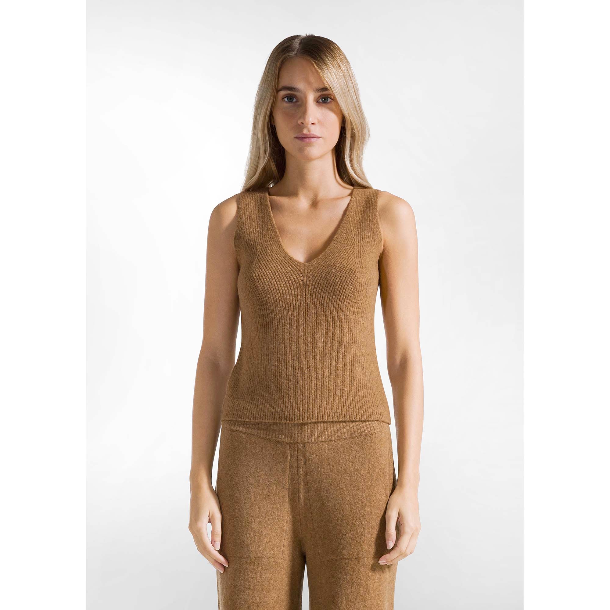 LOUNGE_KNITTED_TOP_D12202_26117_Image_2