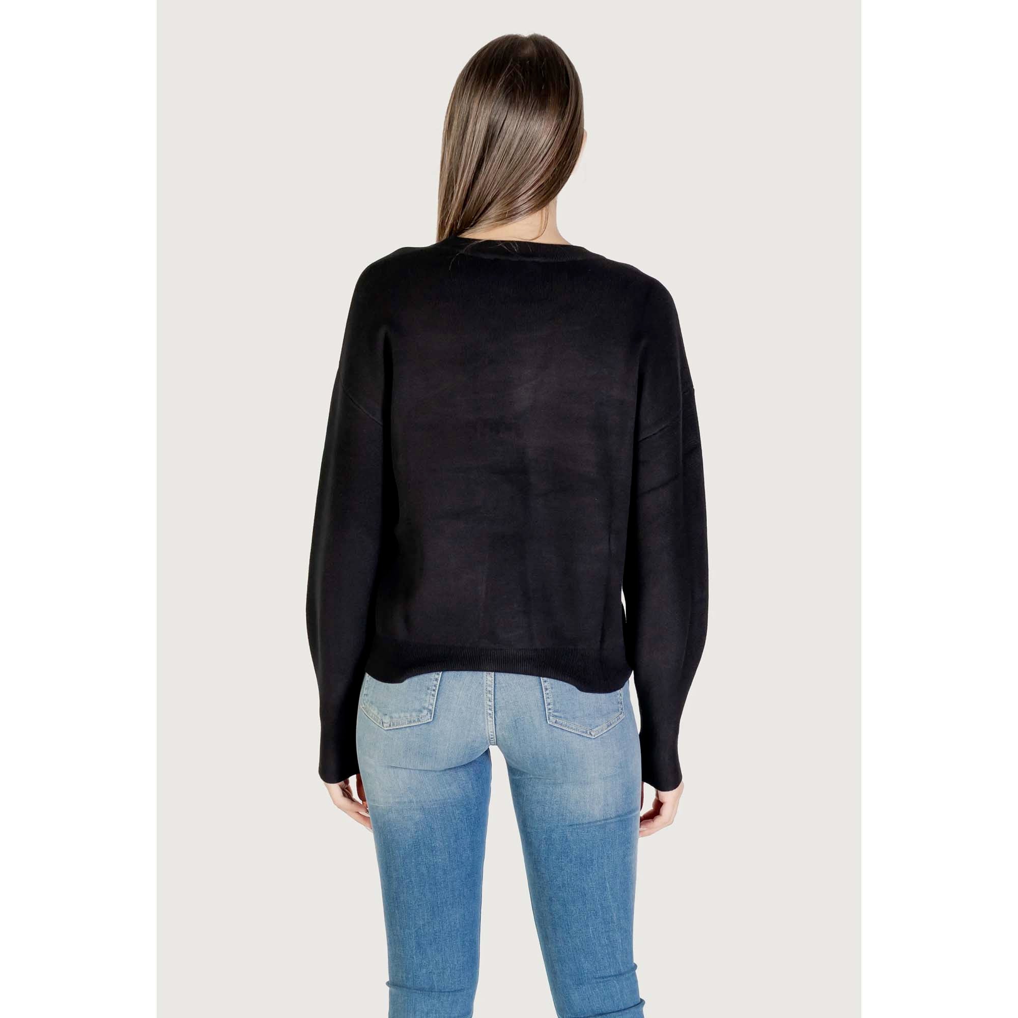 LS_CN_LEIGHTON_LOGO_SWTR_W5YR26Z26I2_JBLK_Image_3