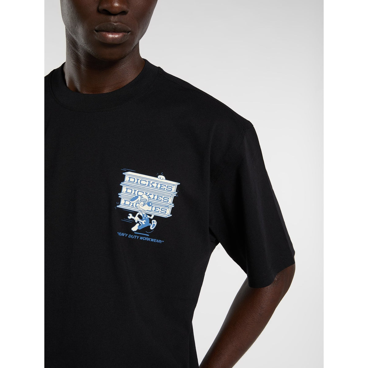 LYNNDYL_SS_TEE_DK0A88JH_BLK_Image_4