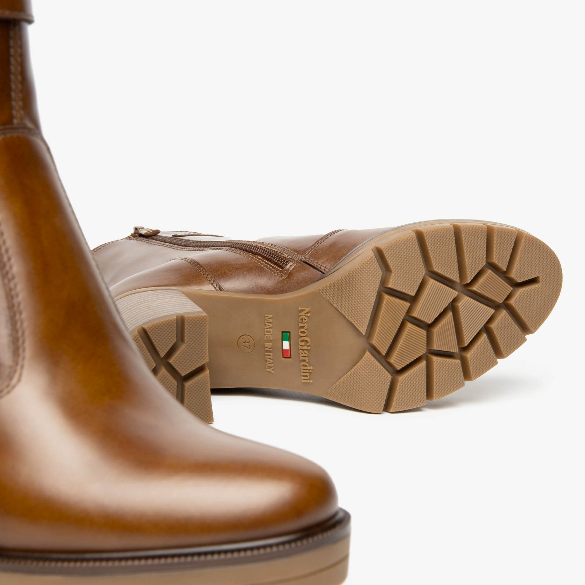 MANOLETE_TR_PONZA_8333_AMBRA_I514853D_400_Image_4