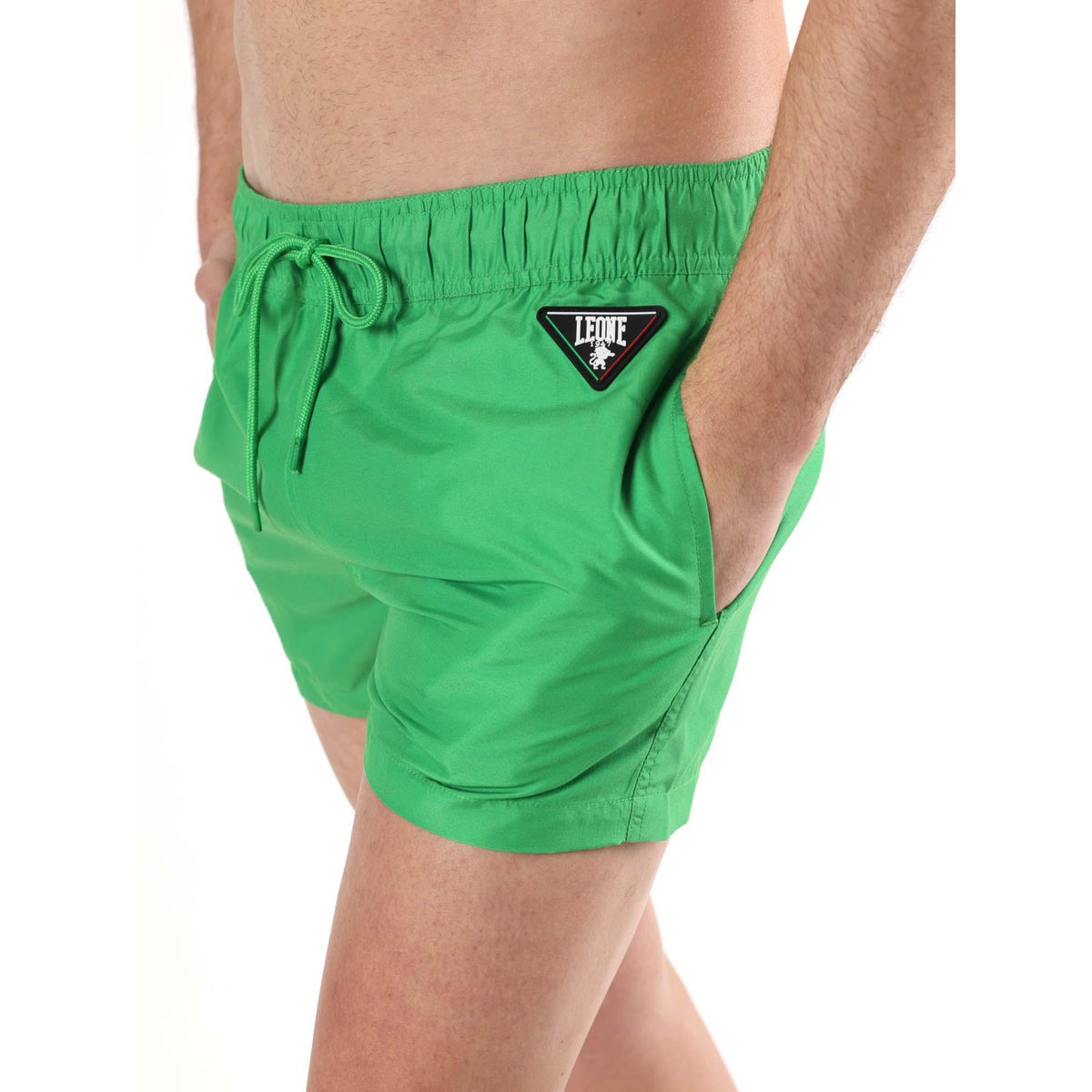 MAN_BEACH_SHORT_M5780B10N01_204_Image_4