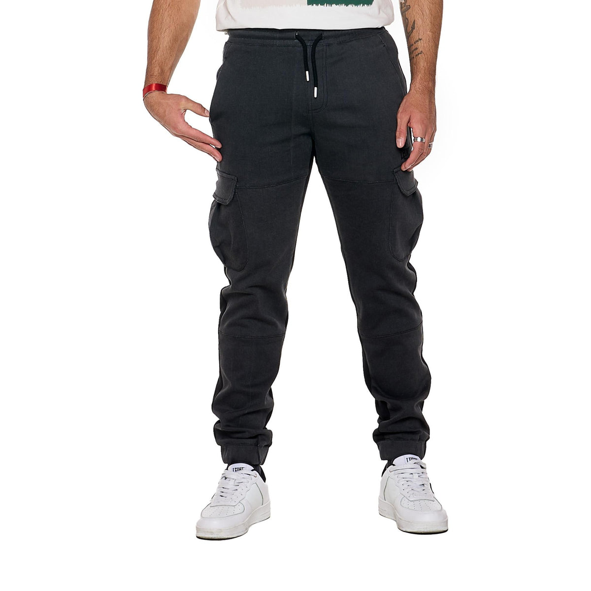 MAN_CARGO_SWEATPANTS_TREATMENTS_M6054P9F45_09_Image_2