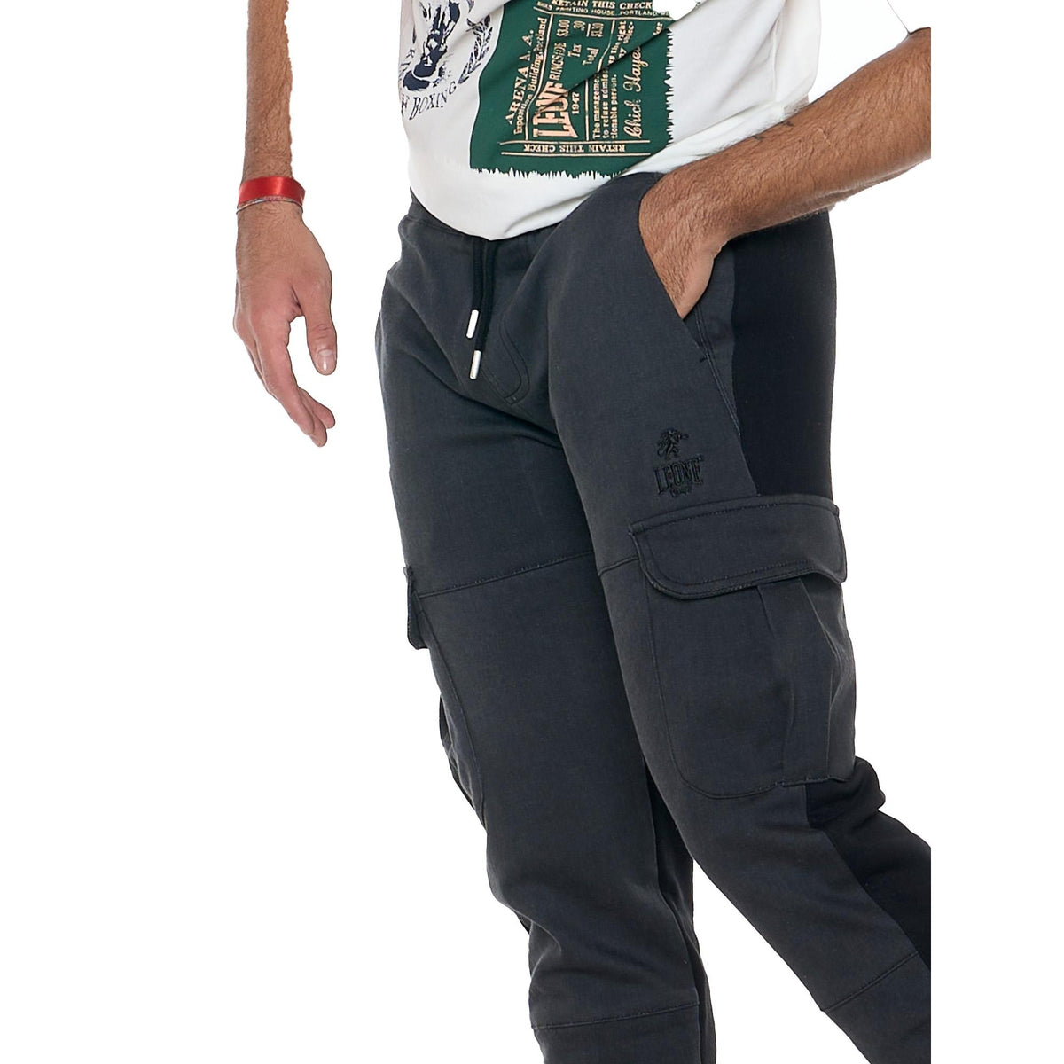 MAN_CARGO_SWEATPANTS_TREATMENTS_M6054P9F45_09_Image_6