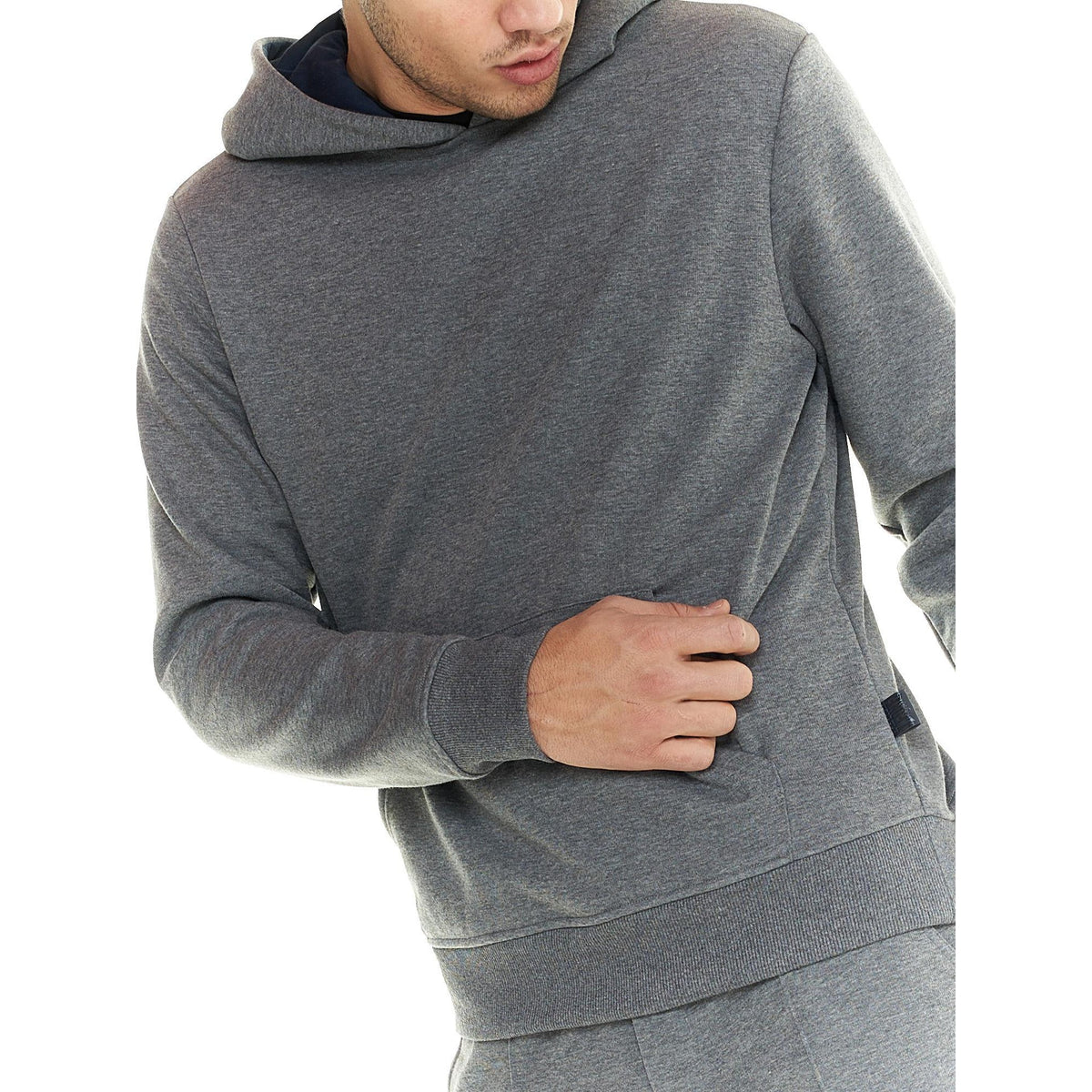 MAN_HOODY_SWEATSHIRT_LIFESTYLE_M5024T7F43_05_Image_6