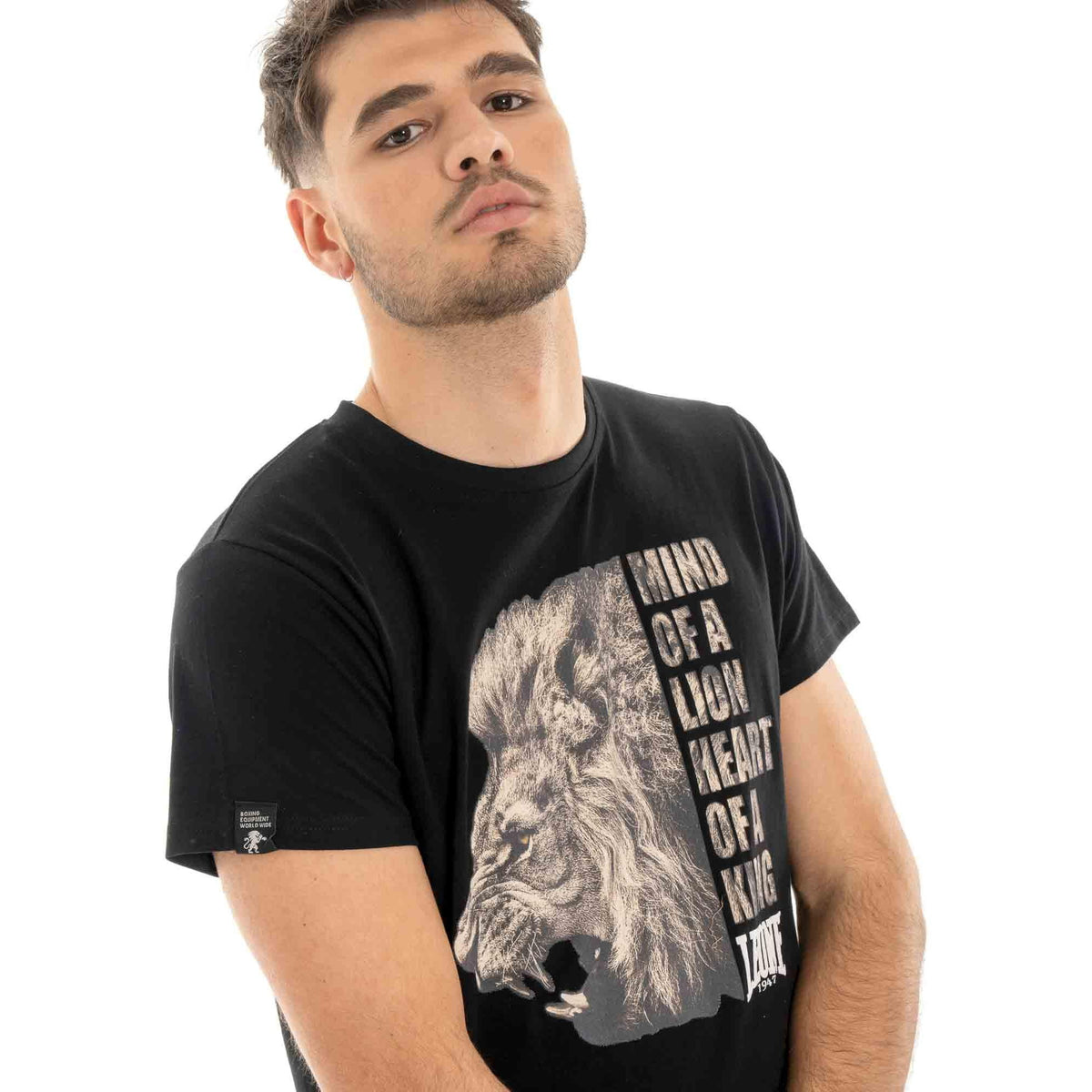 MAN_SHORT_SLEEVES_GRAPHICS_M6750S11J03_09_Image_6
