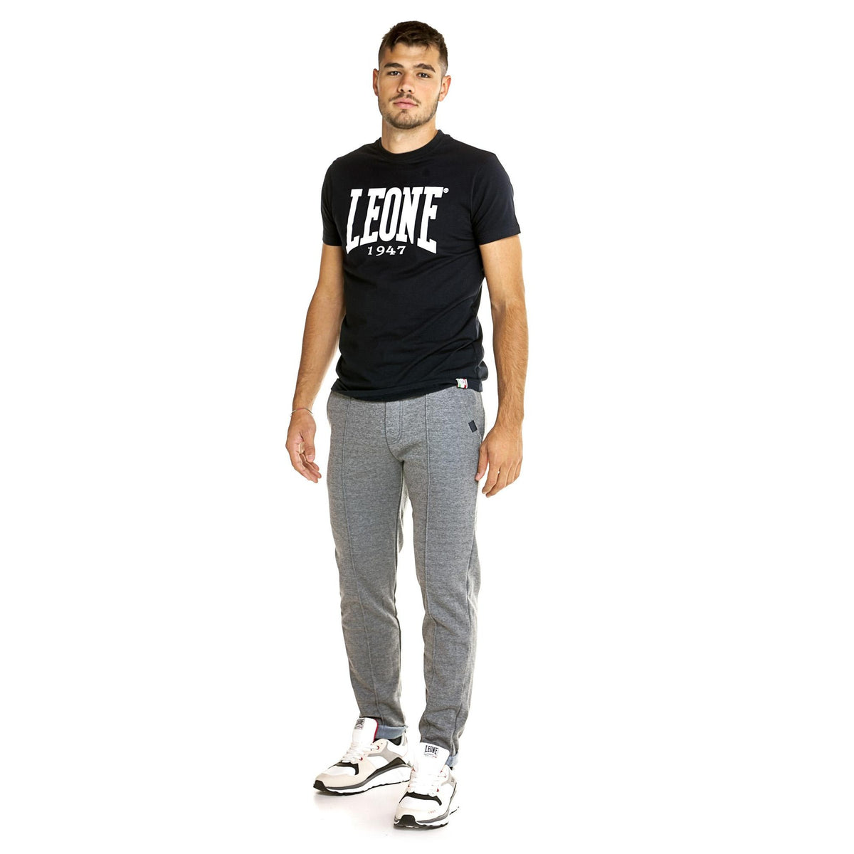MAN_SWEATPANTS_LIFESTYLE_M5026P7F43_05_Image_3