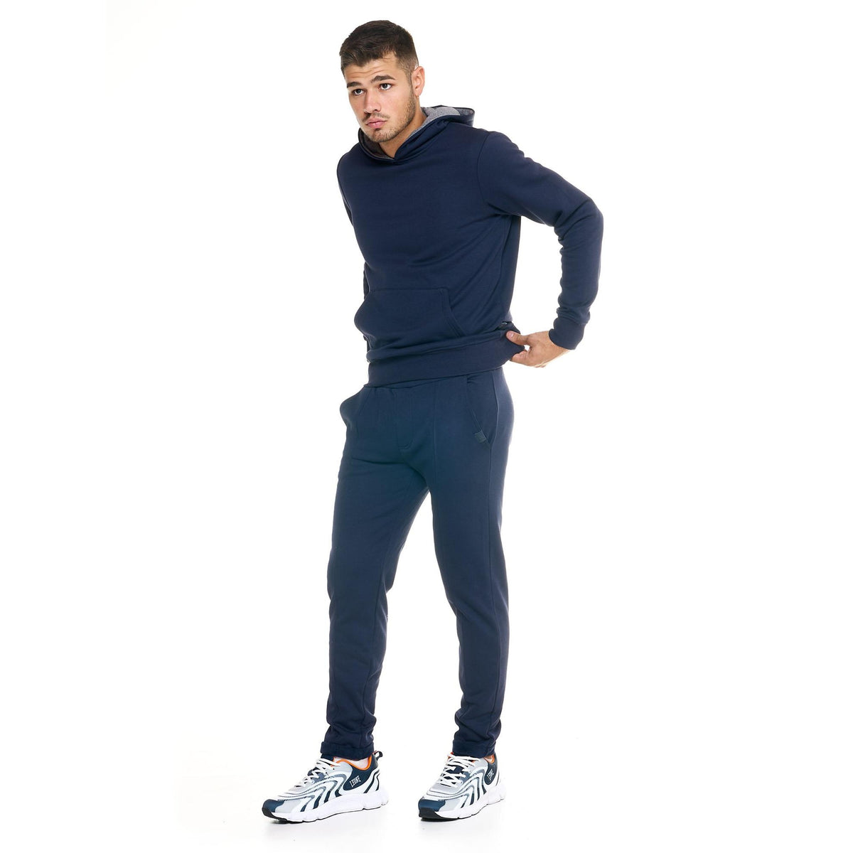 MAN_SWEATPANTS_LIFESTYLE_M5026P7F43_10_Image_3