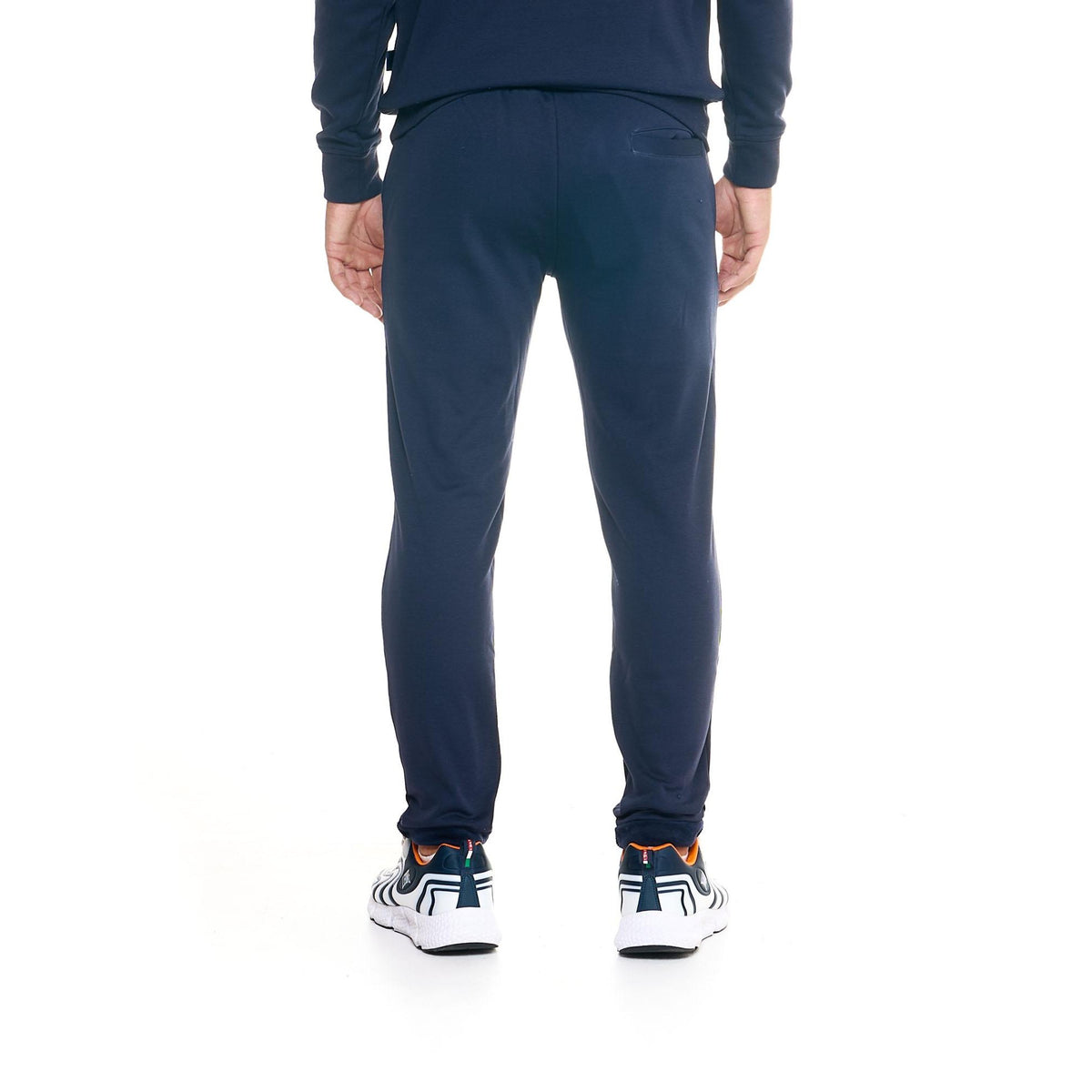 MAN_SWEATPANTS_LIFESTYLE_M5026P7F43_10_Image_5