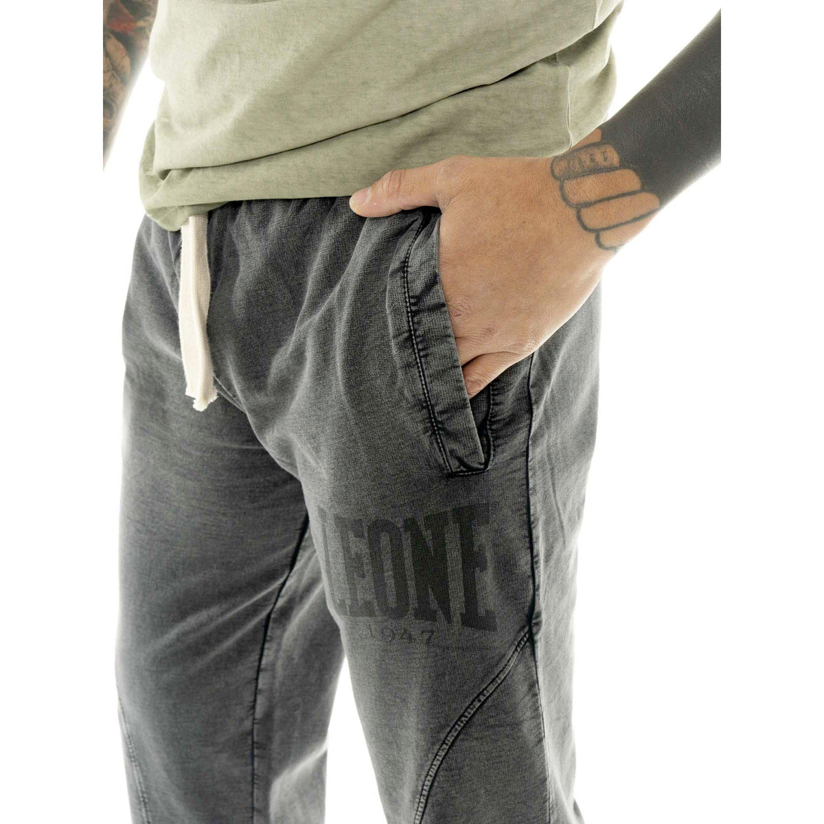 MAN_SWEATPANTS_OLD_WASH_M6431P10F30_09_Image_3