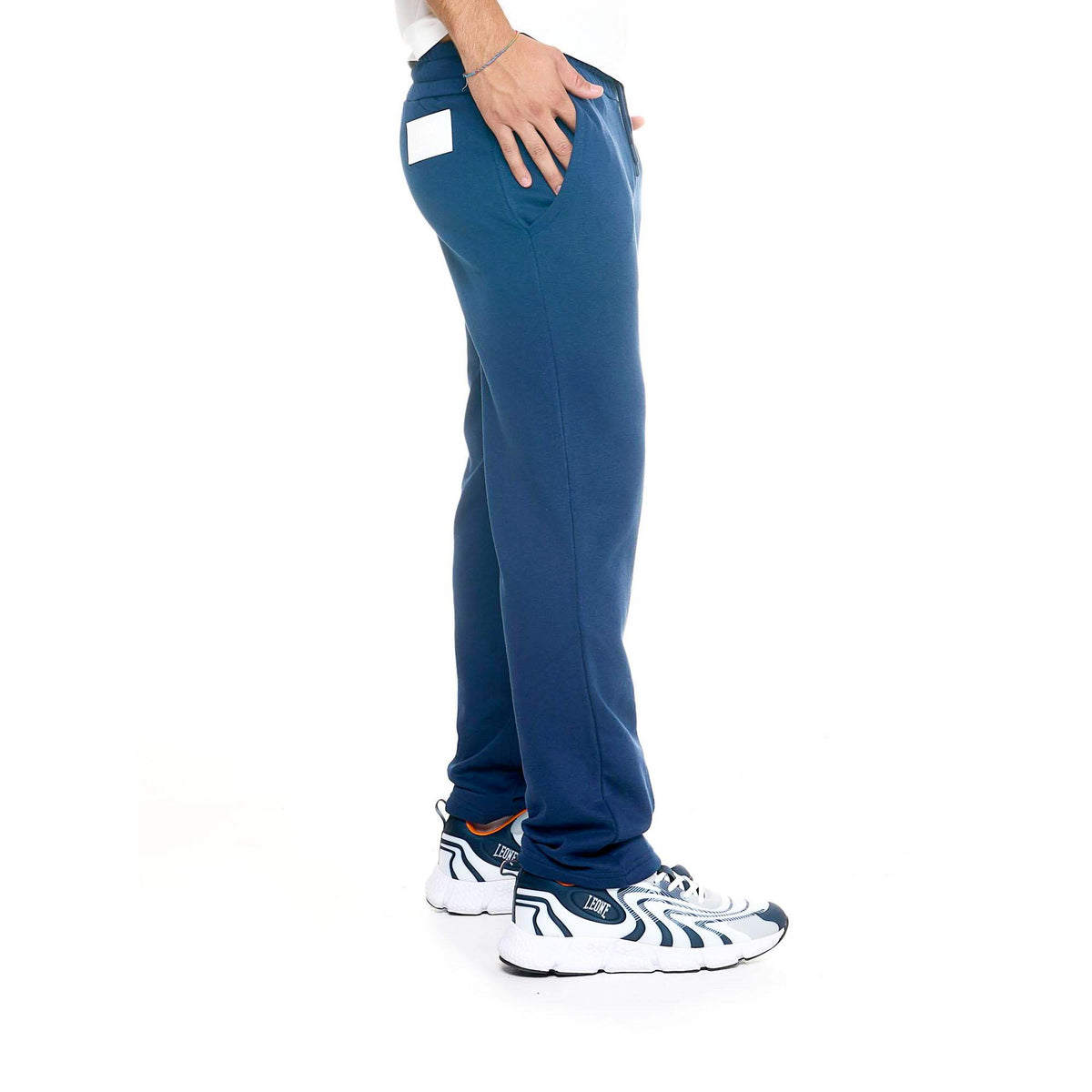 MAN_SWEATPANTS_URBAN_M5032P7F44_10_Image_5