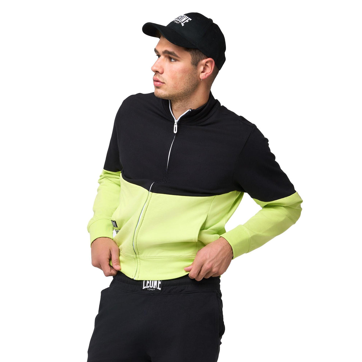 MAN_TRACKSUITS_ACTIVE_M5619A8F10A_0930N_Image_4