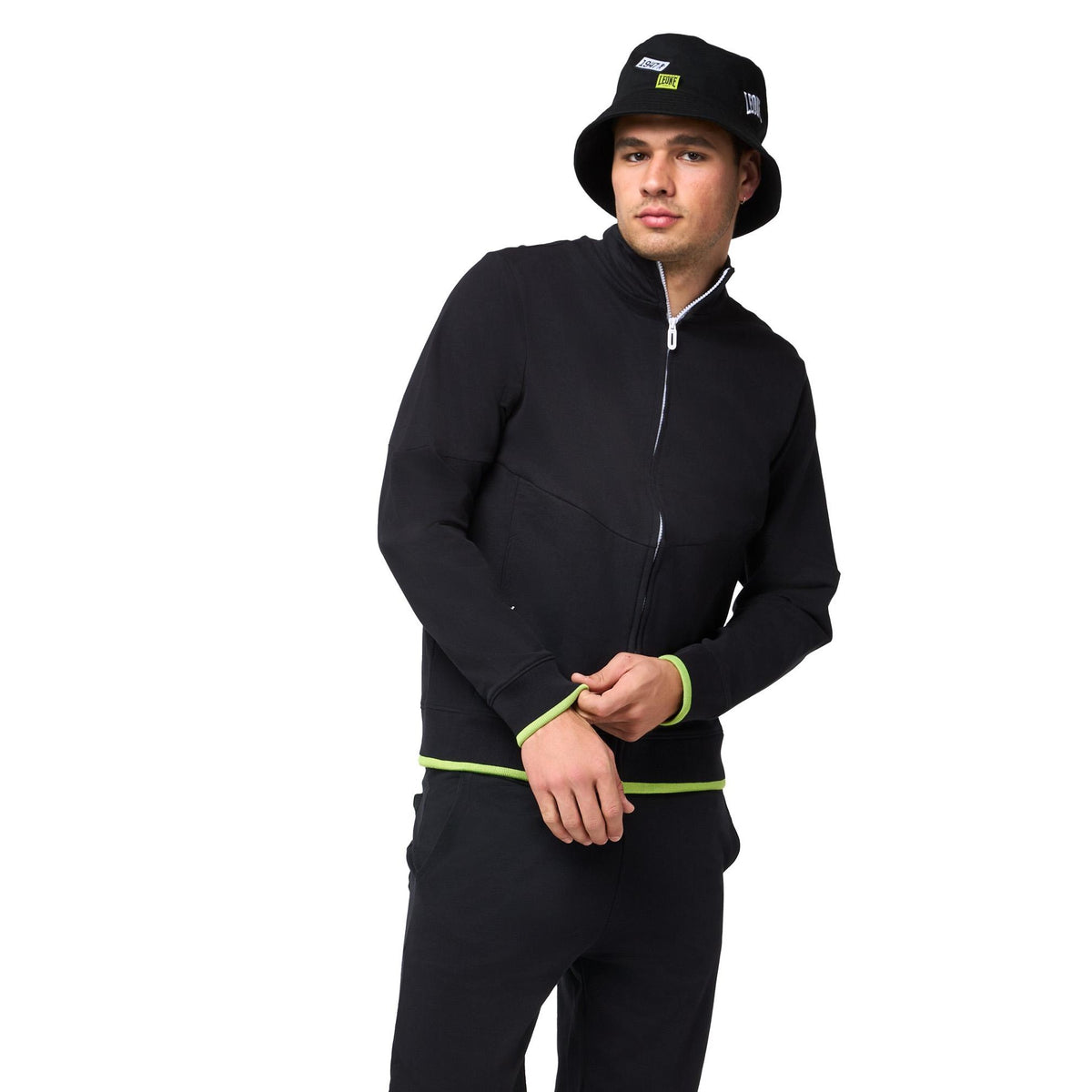 MAN_TRACKSUITS_ACTIVE_M5619A8F10A_09_Image_3