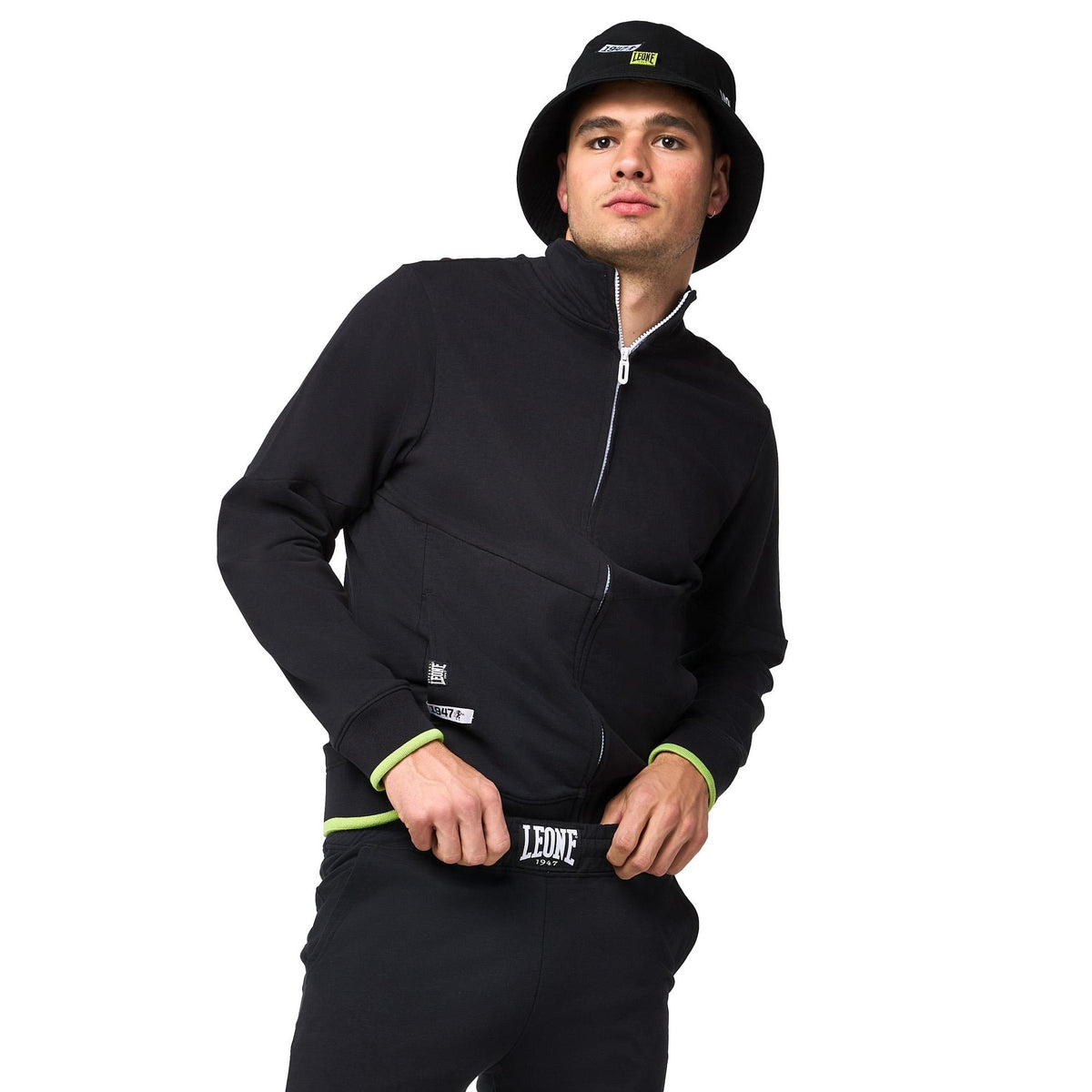 MAN_TRACKSUITS_ACTIVE_M5619A8F10A_09_Image_4