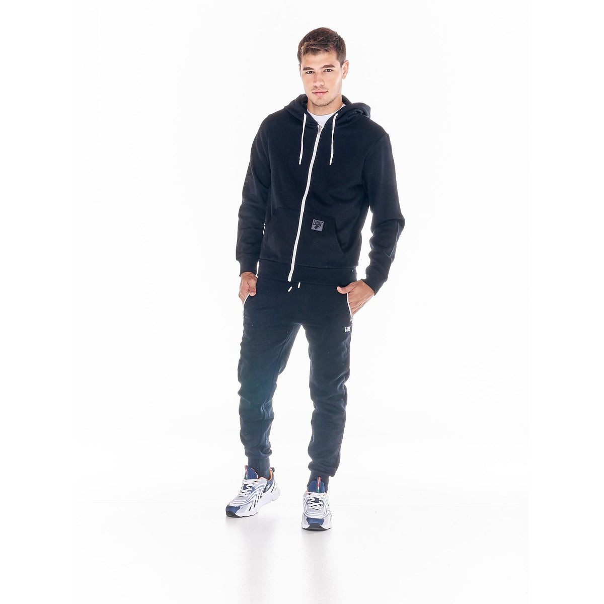 MAN_TRACKSUITS_HISTORY_M4070A5F02A_09_Image_3