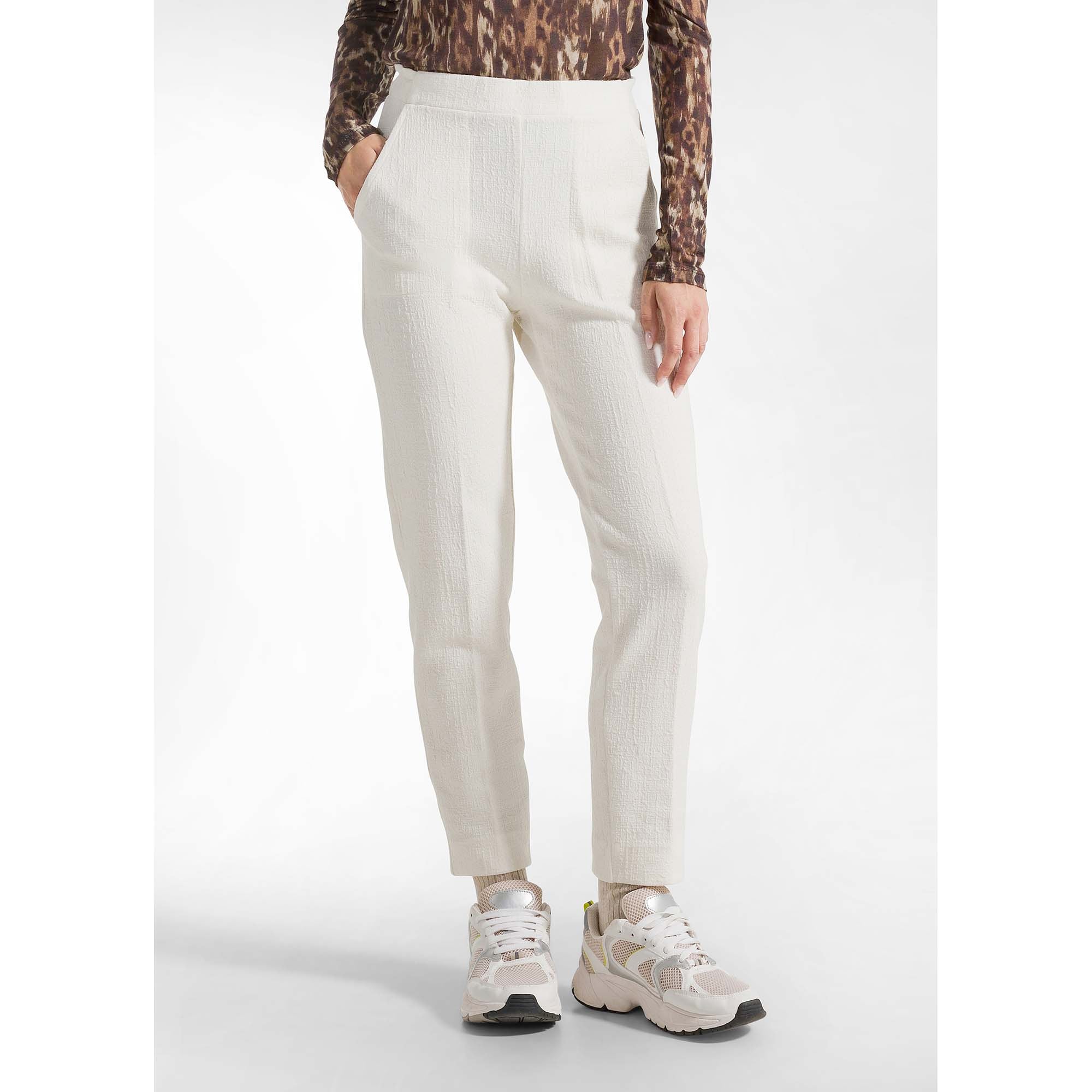 MATELASSE_SLIM-FIT_PANTS_D12706_18001_Image_3