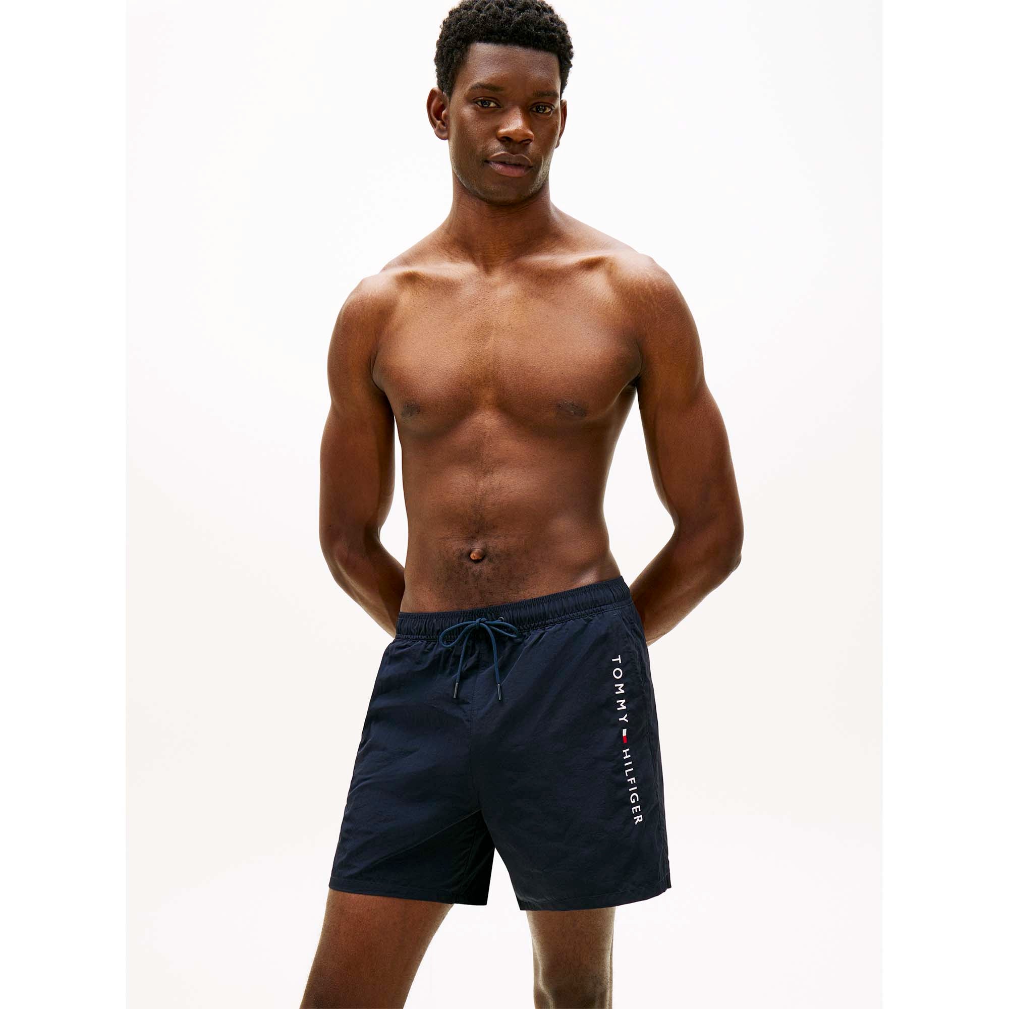 MEDIUM_DRAWSTRING_zip_pocket_UM0UM03748_DW5_Image_2