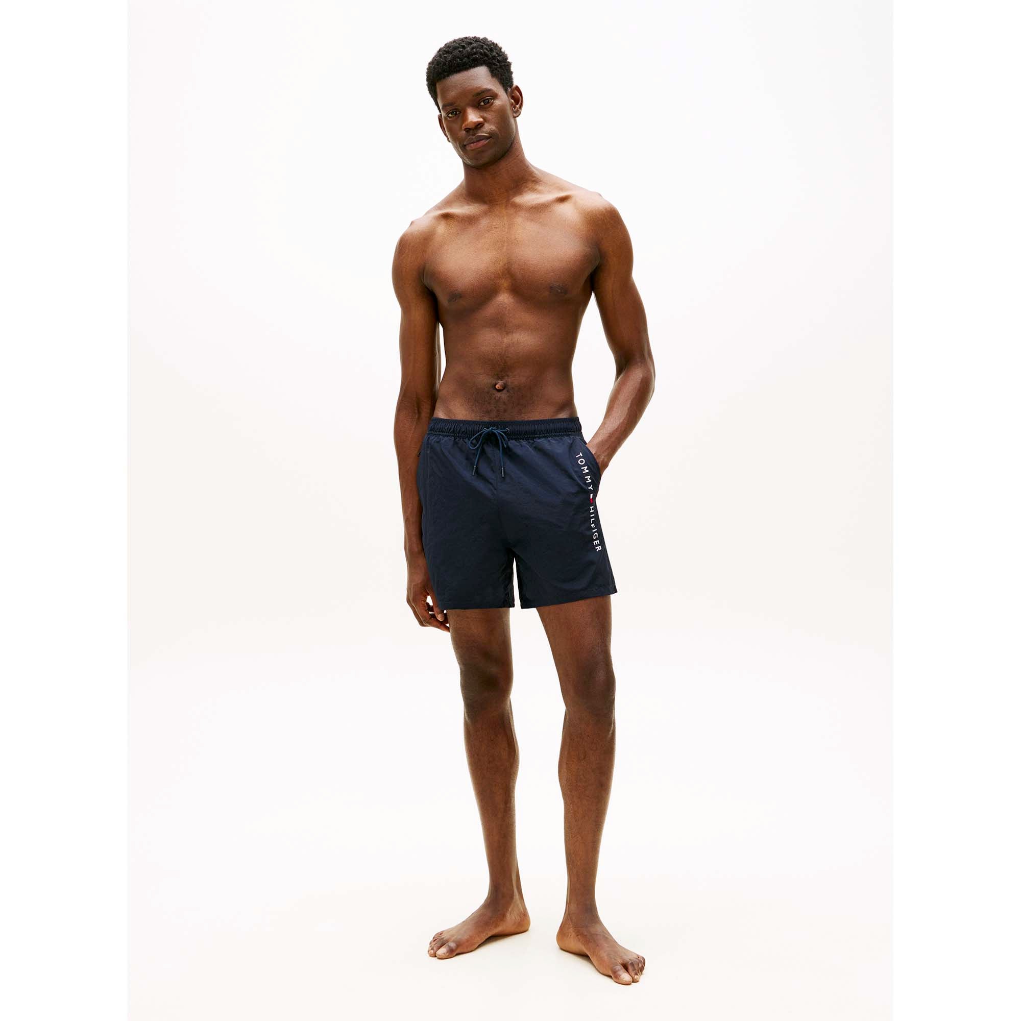 MEDIUM_DRAWSTRING_zip_pocket_UM0UM03748_DW5_Image_5
