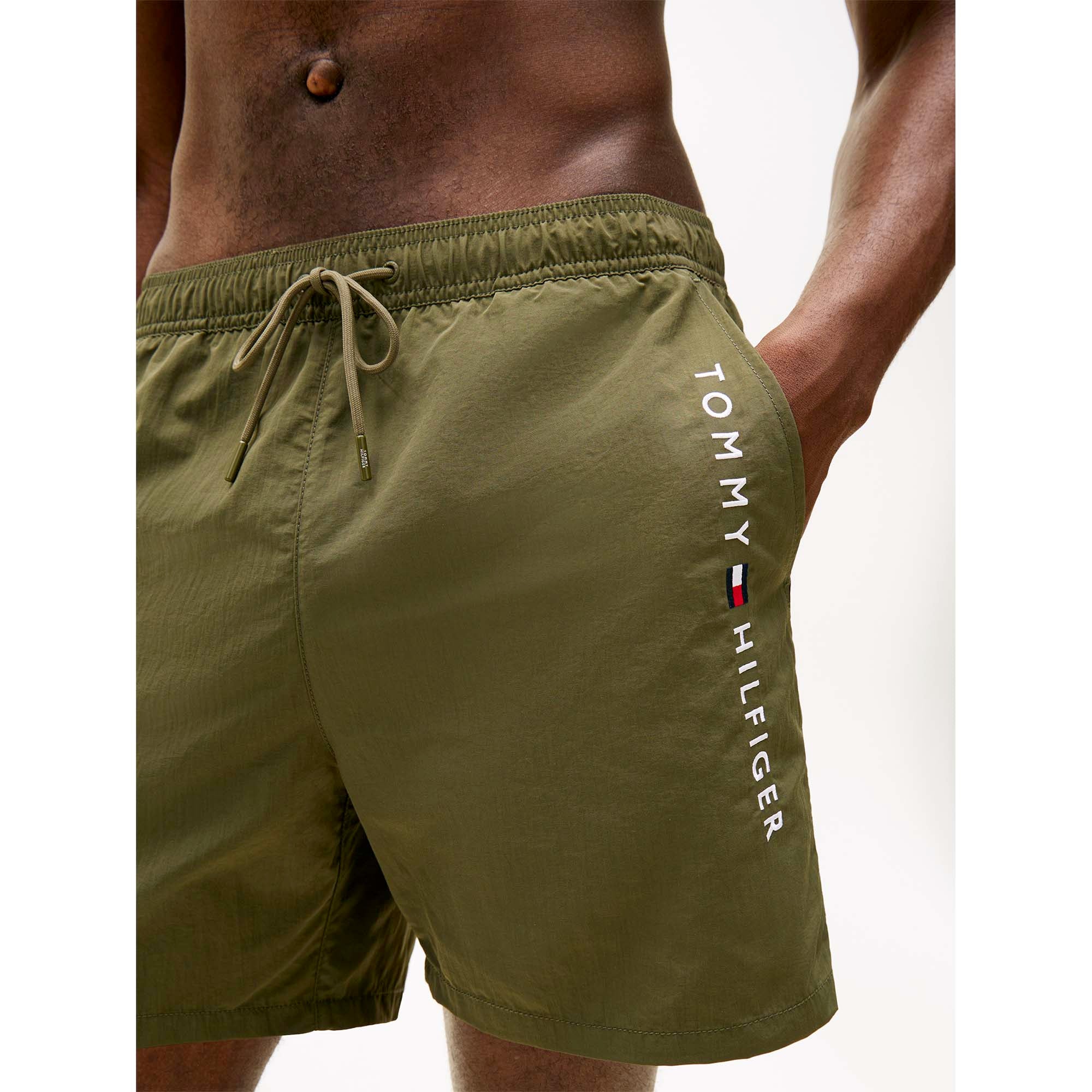 MEDIUM_DRAWSTRING_zip_pocket_UM0UM03748_RBN_Image_4