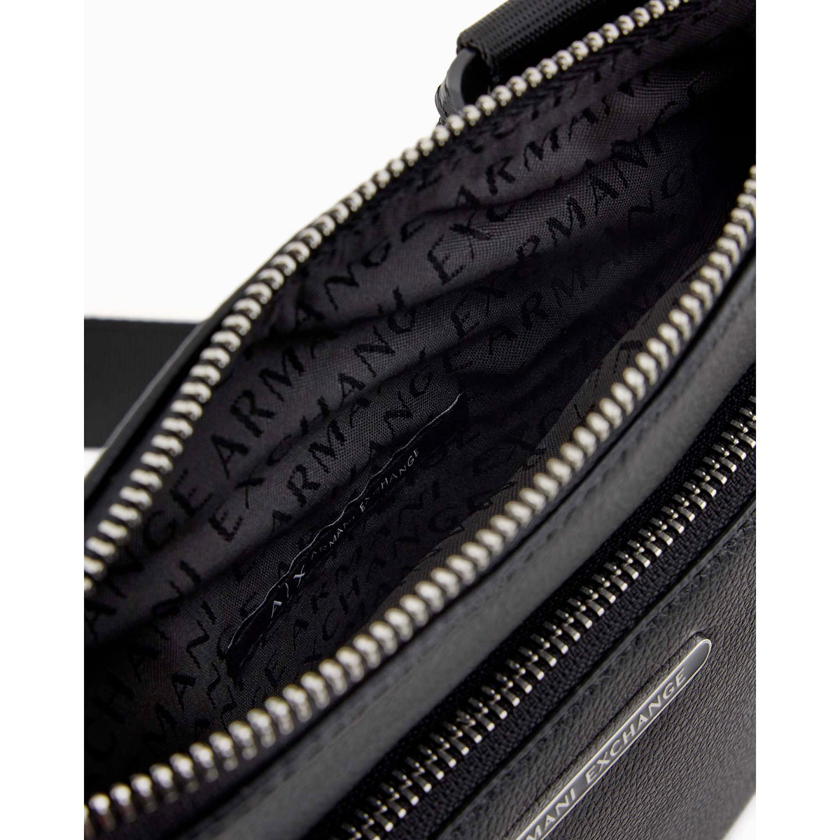 MESSENGER_BAG_XM000846AF12134_UC001_Image_4