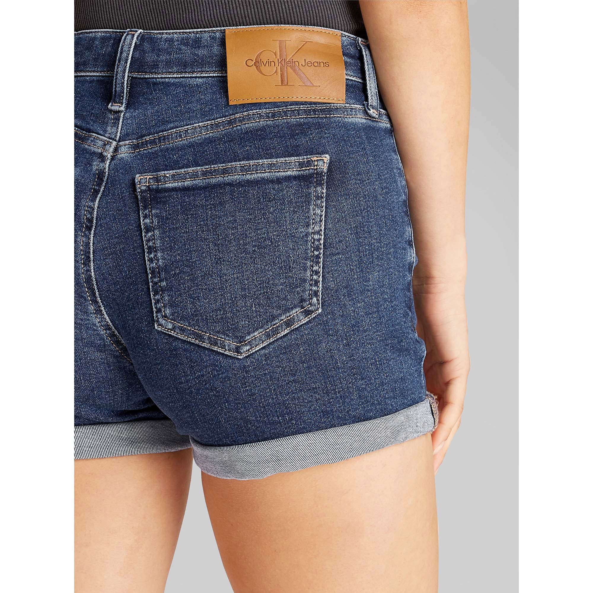 MID_RISE_SHORT_J20J225160_1BJ_Image_5