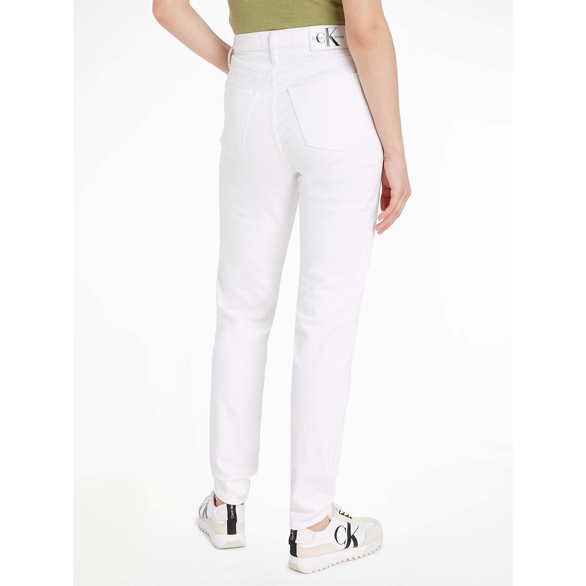 MOM_JEAN_J20J222765_1AA_Image_2