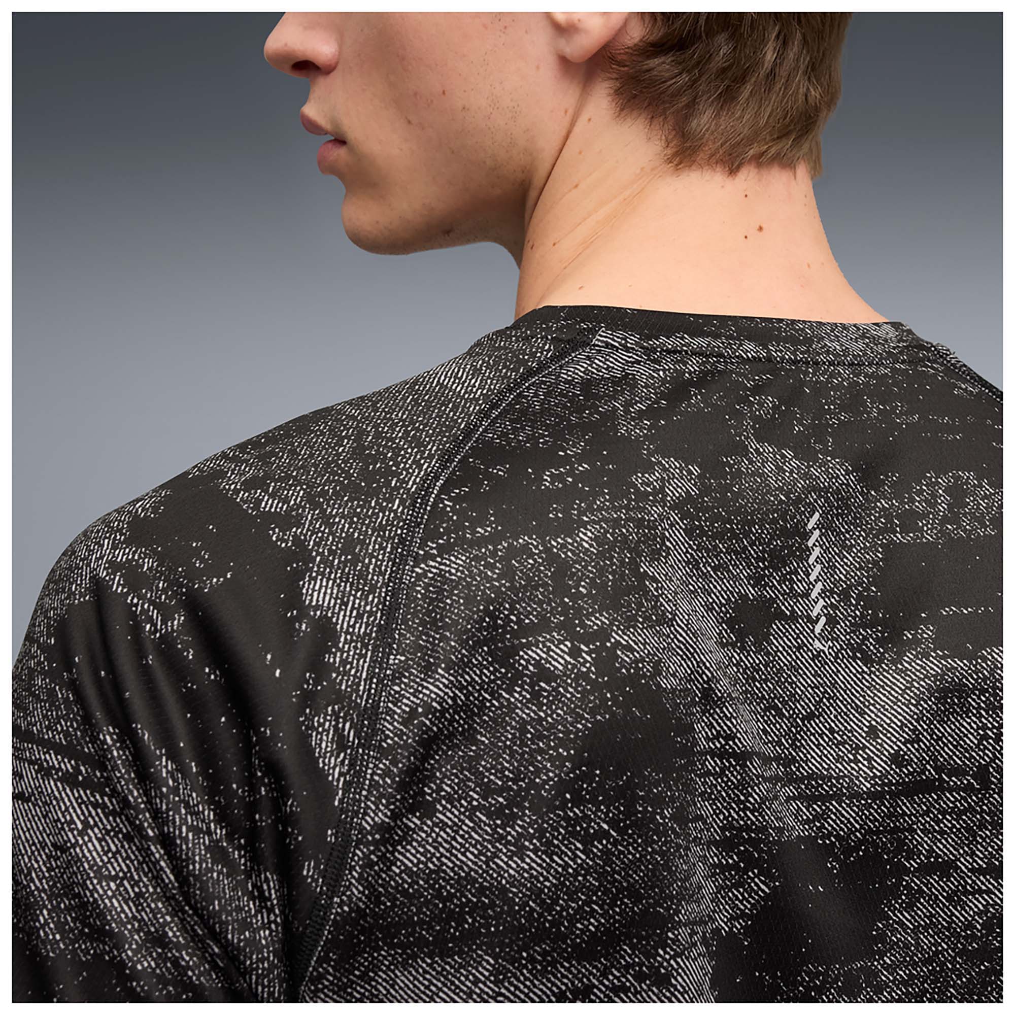 M_RUN_VELOCITY_AOP_TEE_528415_01_Image_4