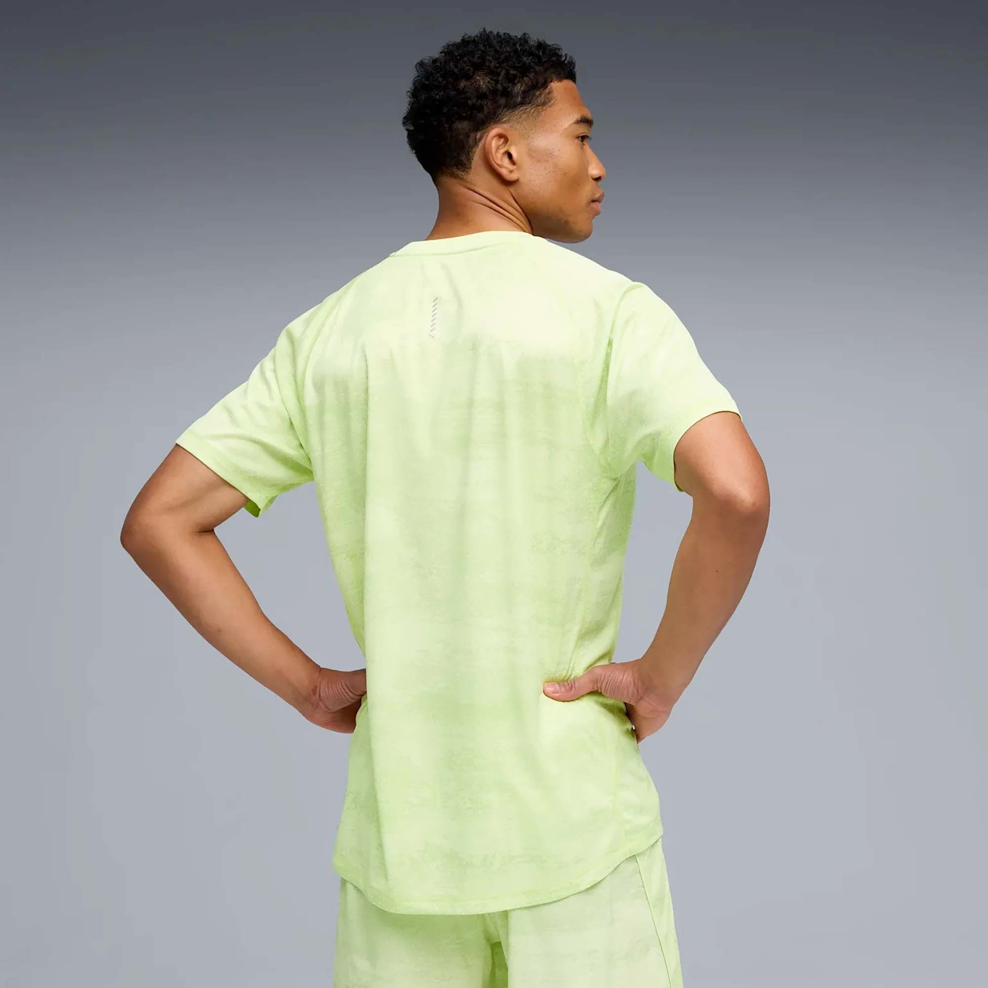 M_RUN_VELOCITY_AOP_TEE_528415_38_Image_3