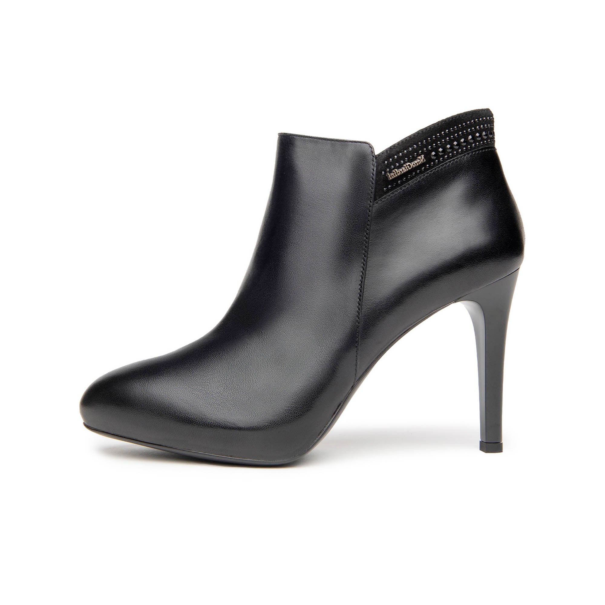 NAPPA_PANDORA_NILO_TPU_GEORGE_SCARO_NER_POLI18522_I013461DE_100_Image_1