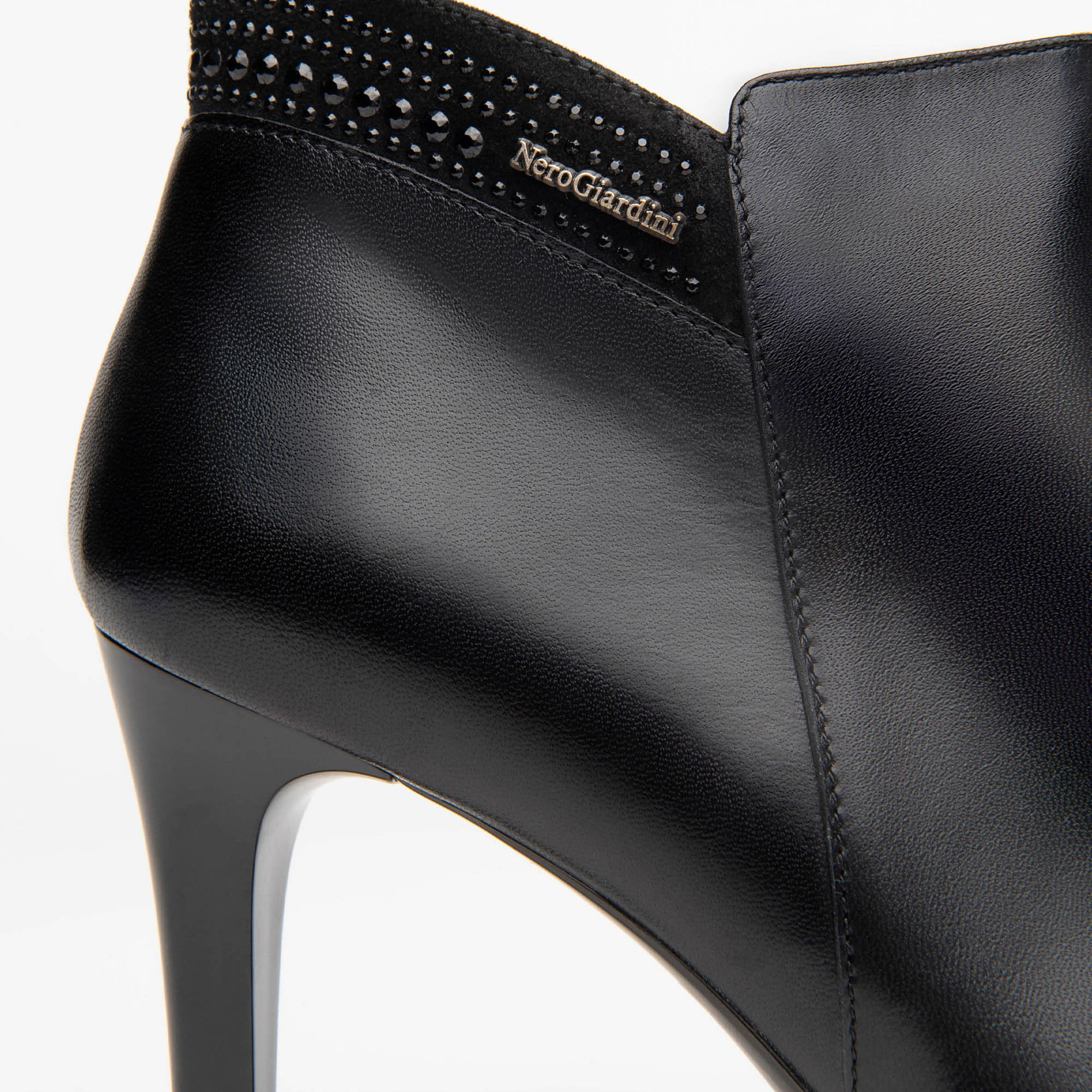 NAPPA_PANDORA_NILO_TPU_GEORGE_SCARO_NER_POLI18522_I013461DE_100_Image_3