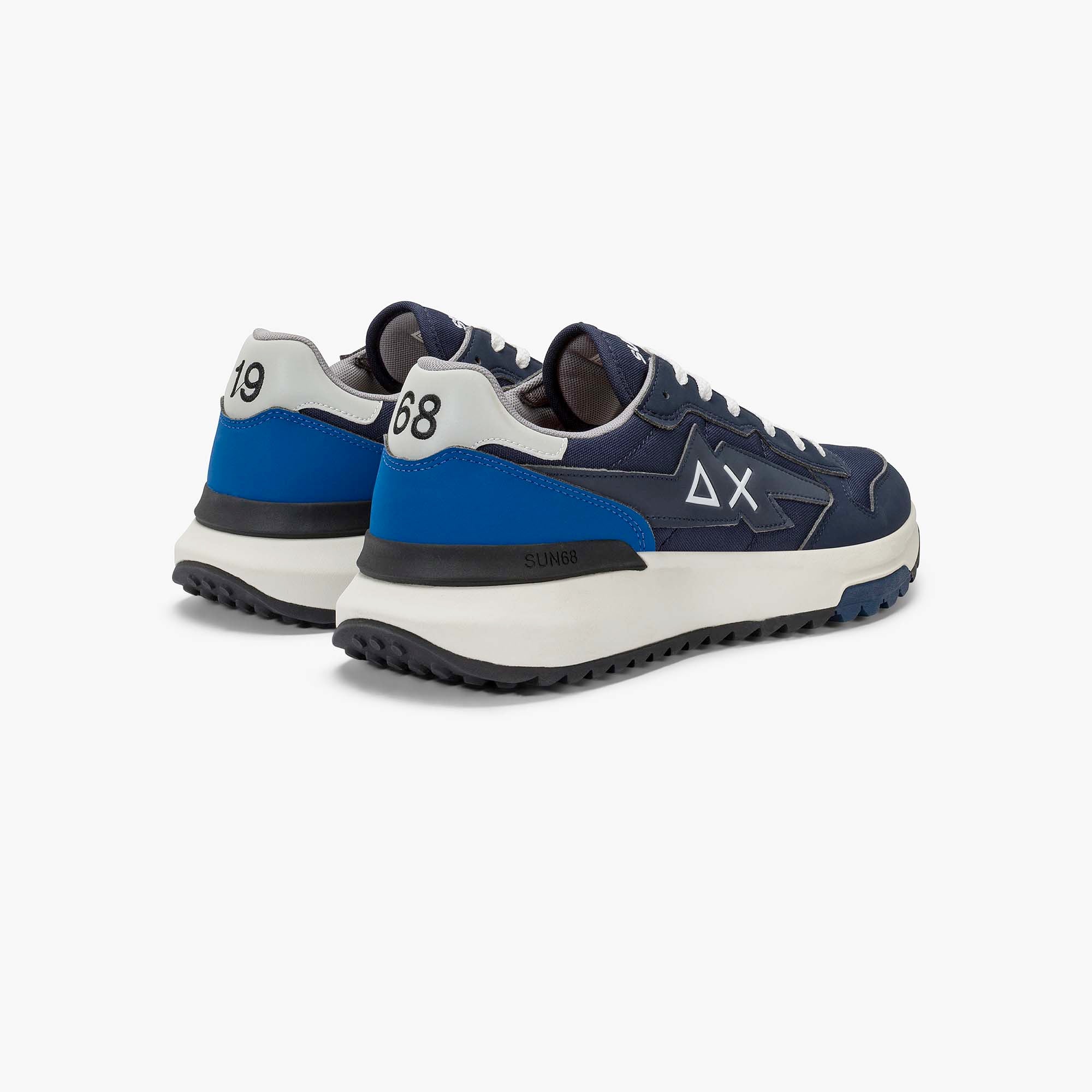 NIKI_20_SOLID_Z45120_07_Image_3