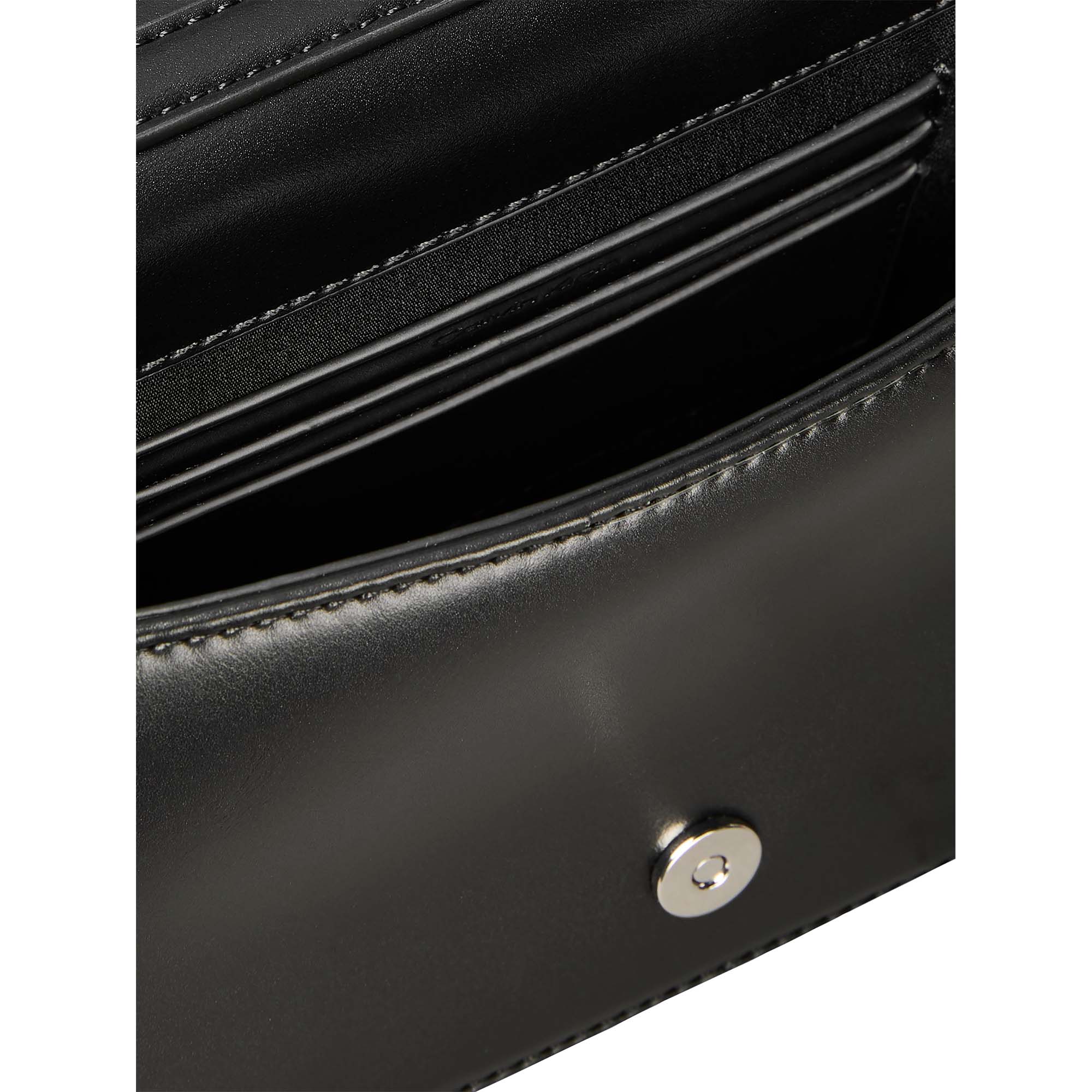 QUILTED_MINI_CHAIN_BAG_LV04F3321G_UB1_Image_3