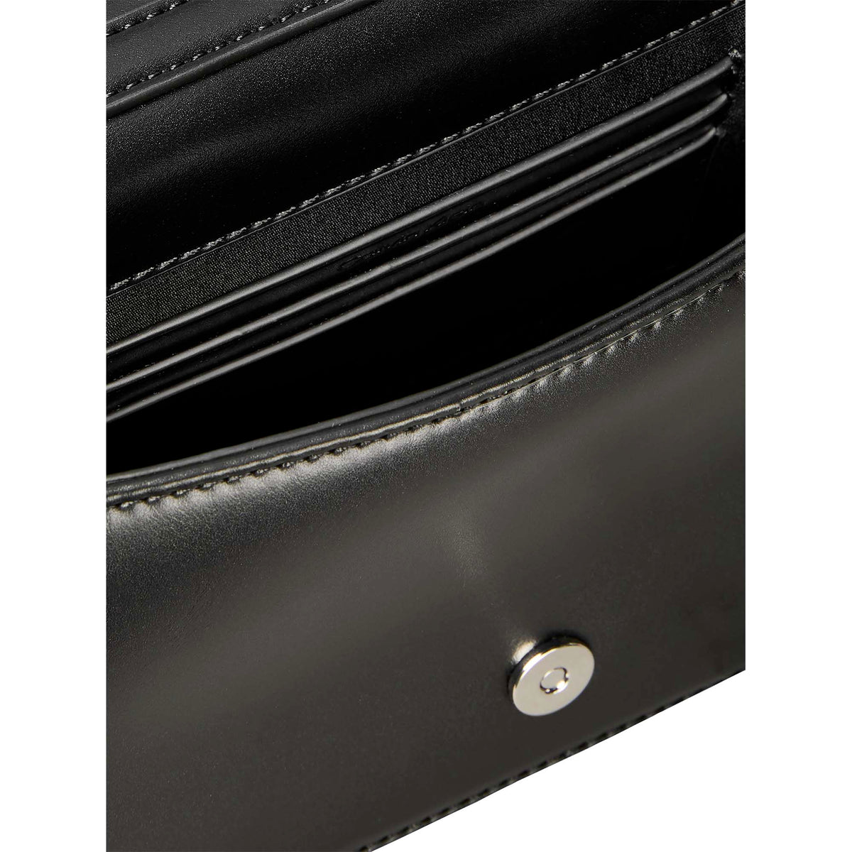 QUILTED_MINI_CHAIN_BAG_LV04F3321G_UB1_Image_3