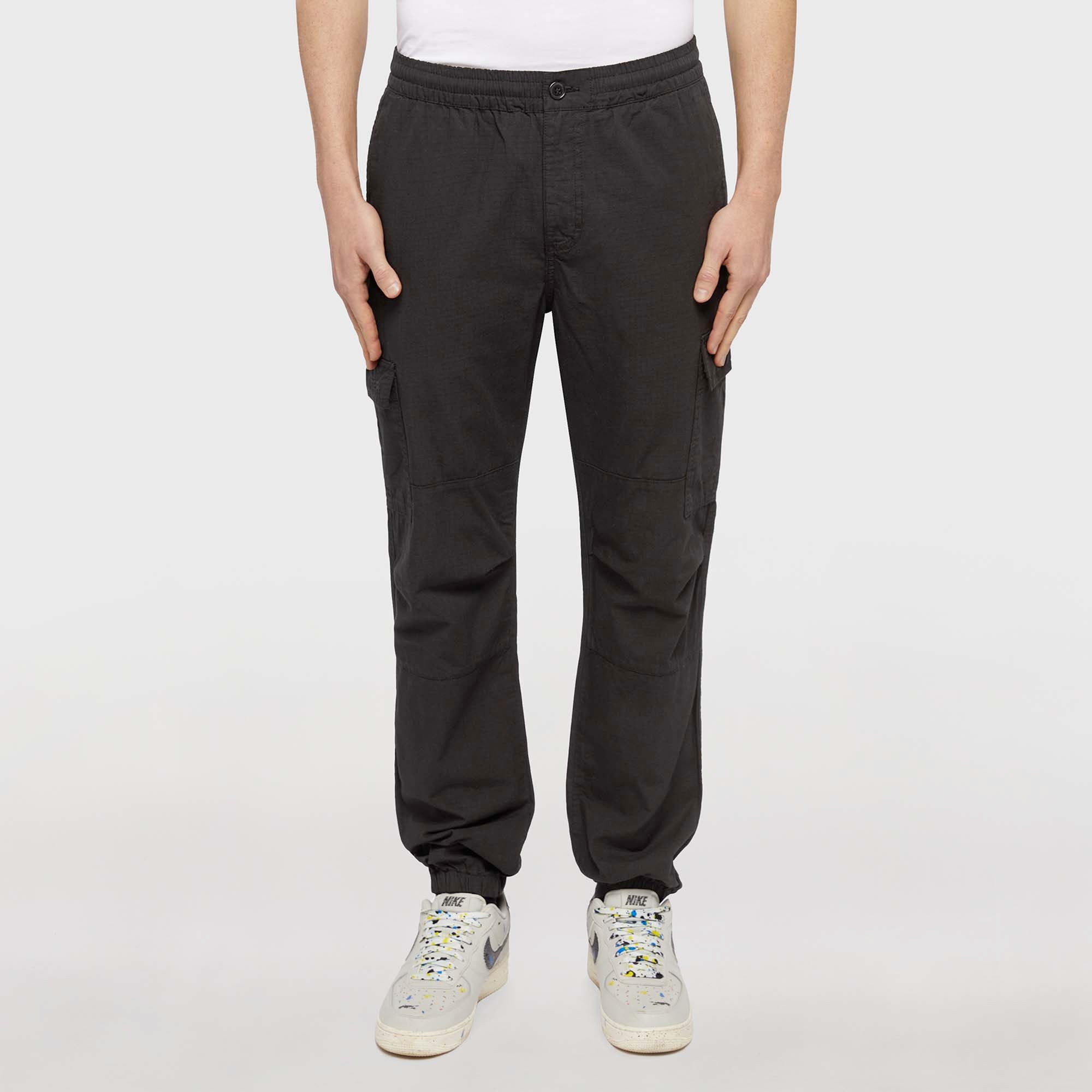 RIPSTOP_CARGO_JOGGER_24WICJ01_BLACK_Image_3