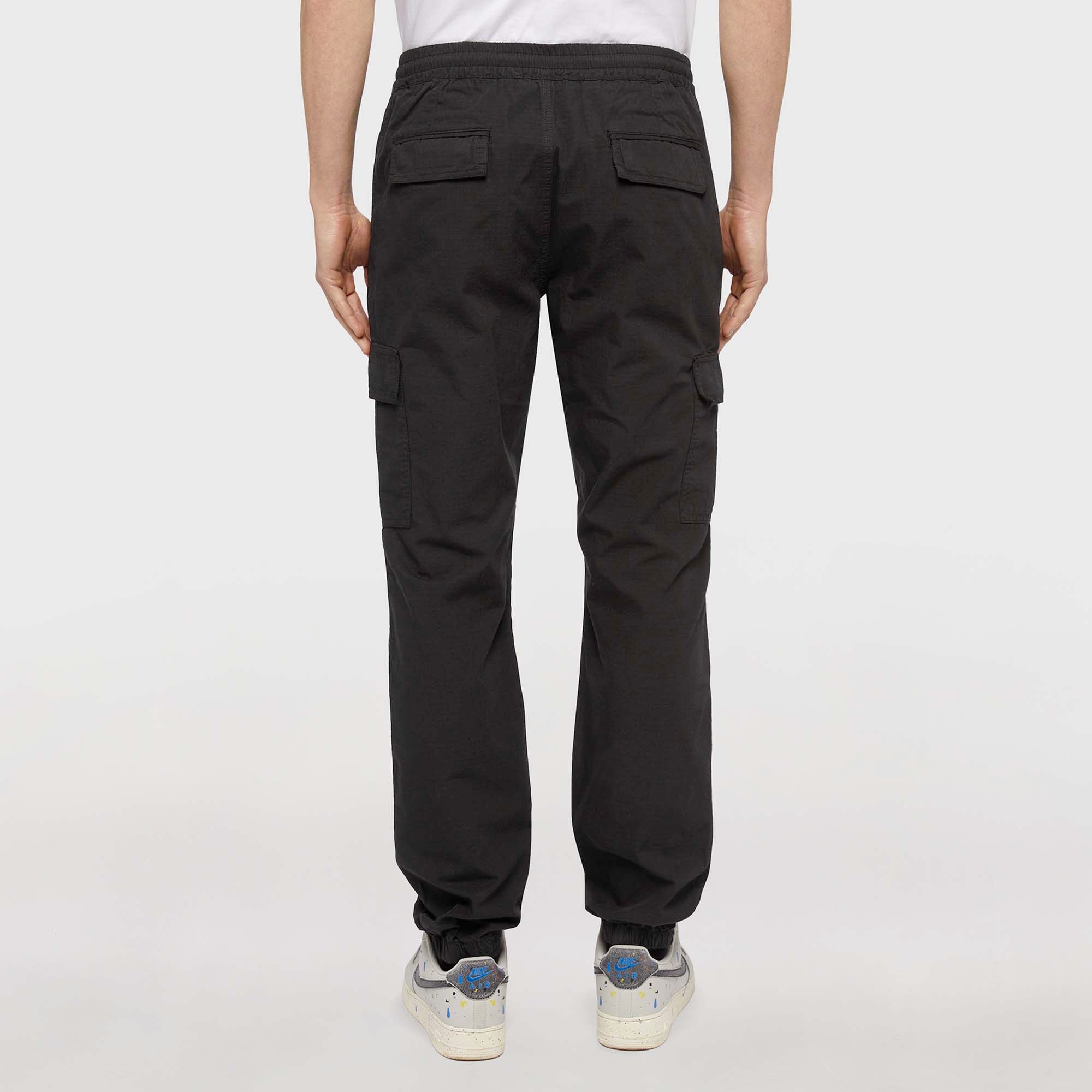 RIPSTOP_CARGO_JOGGER_24WICJ01_BLACK_Image_4