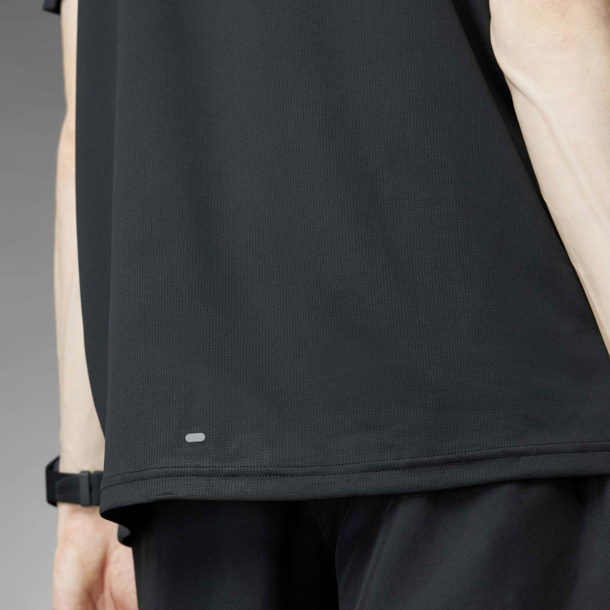 RUN_IT_TEE_IL7235_BLACK_Image_5