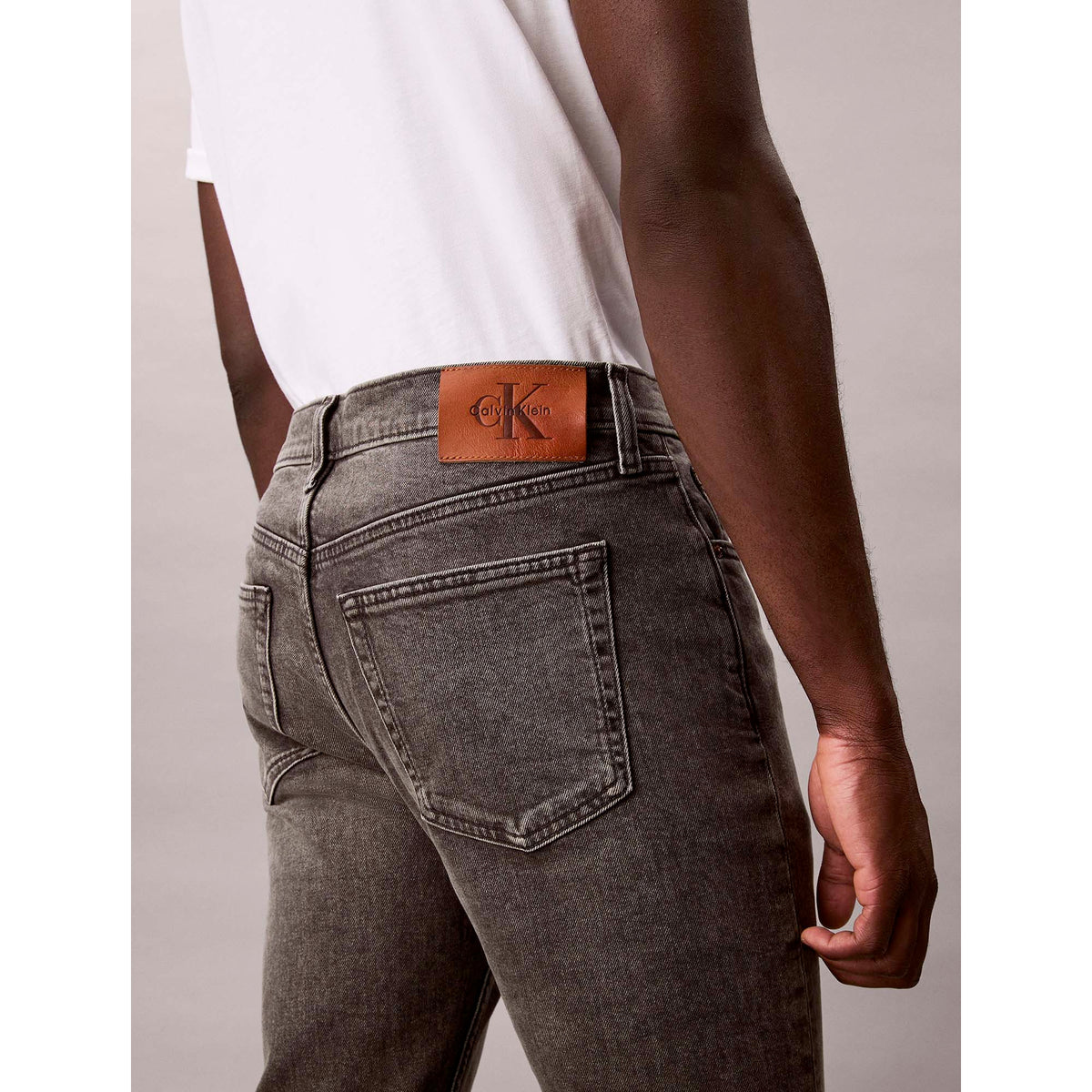 SLIM_TAPER_HEARST_GR_LV04RD702G_ZY3_Image_4