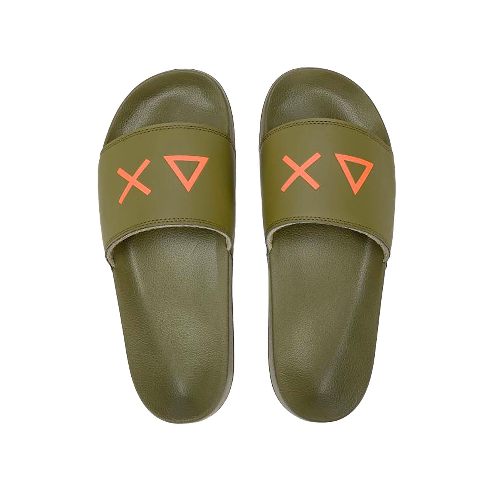 SLIPPERS_LOGO_X36110_19_Image_1