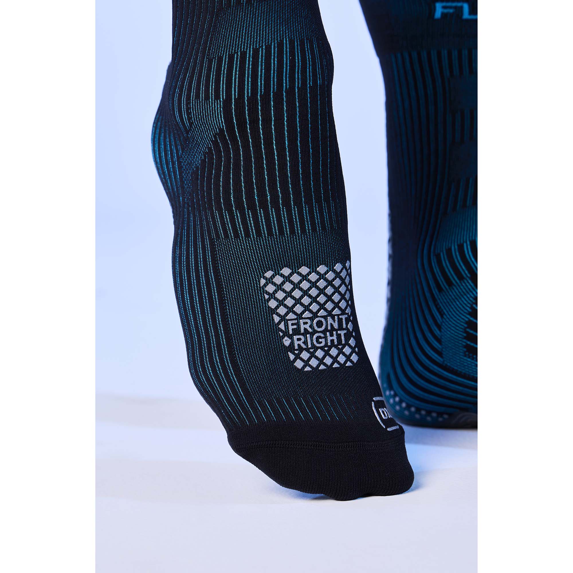 SOCKS_RUN_UP_MEDIUM_BEYOND_FLRM25BY_015_Image_4