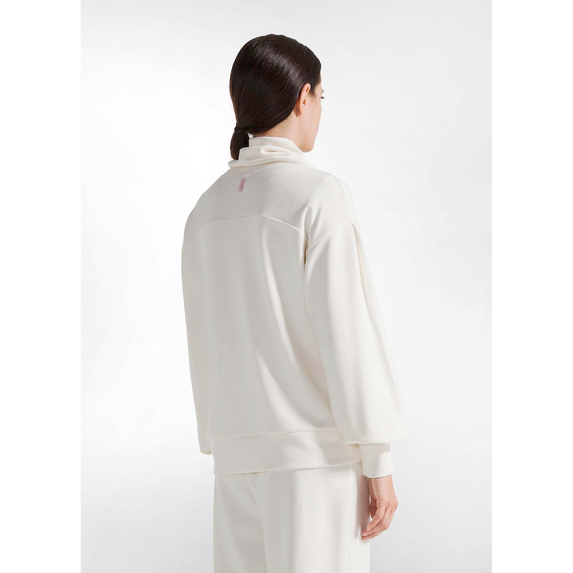 SOFT_TOUCH_GRAPHIC_SWEATSHIRT_D12003_18001_Image_3