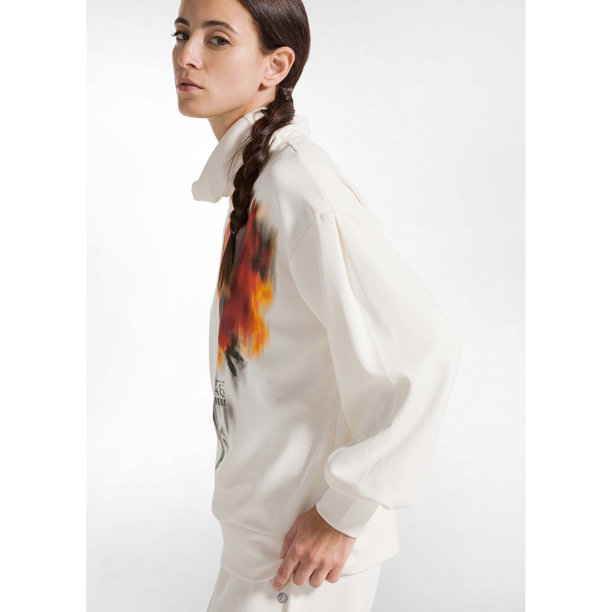 SOFT_TOUCH_GRAPHIC_SWEATSHIRT_D12003_18001_Image_4