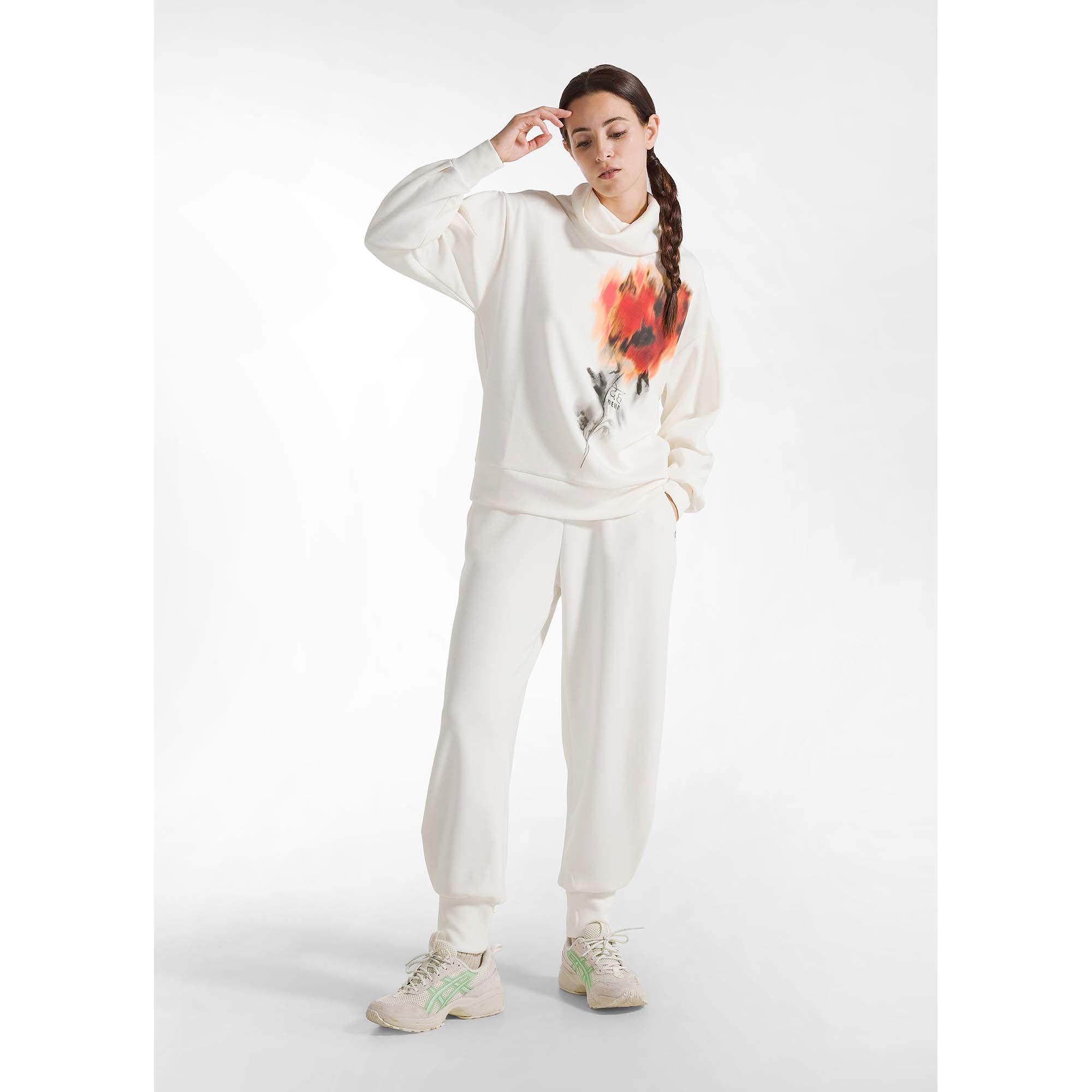 SOFT_TOUCH_GRAPHIC_SWEATSHIRT_D12003_18001_Image_5