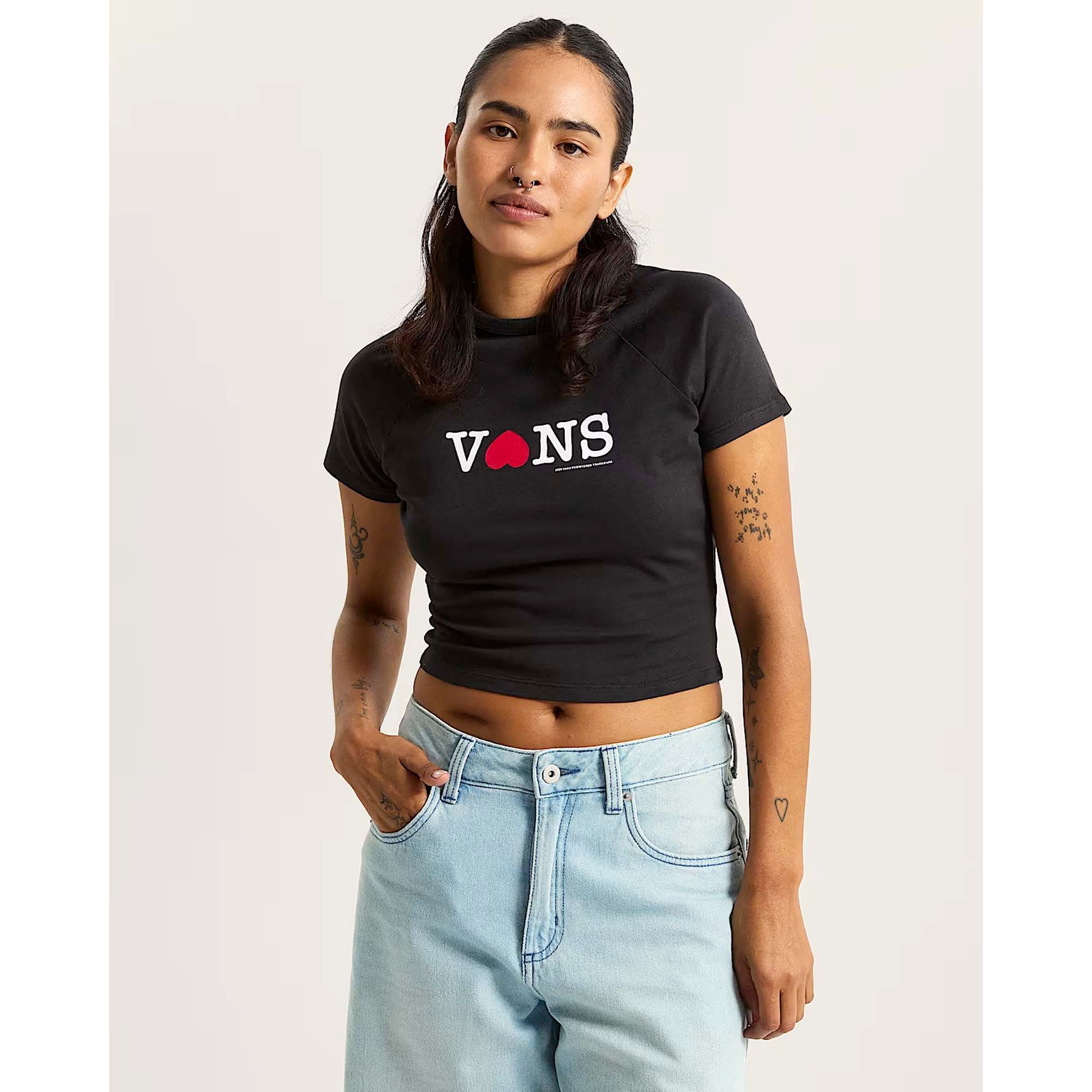 SOUVENIR_BABY_TEE_VN000XEABLK_BLACK_Image_2