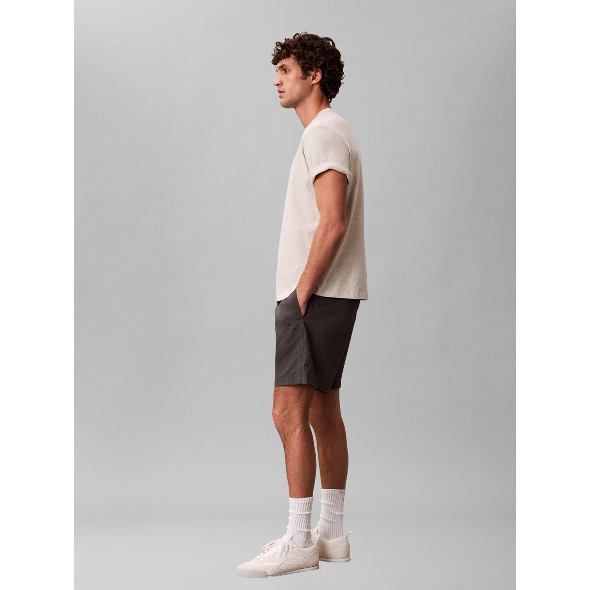 SS_20S_CALVINKLEIN_T_LV04RG815G_P4P_Image_3
