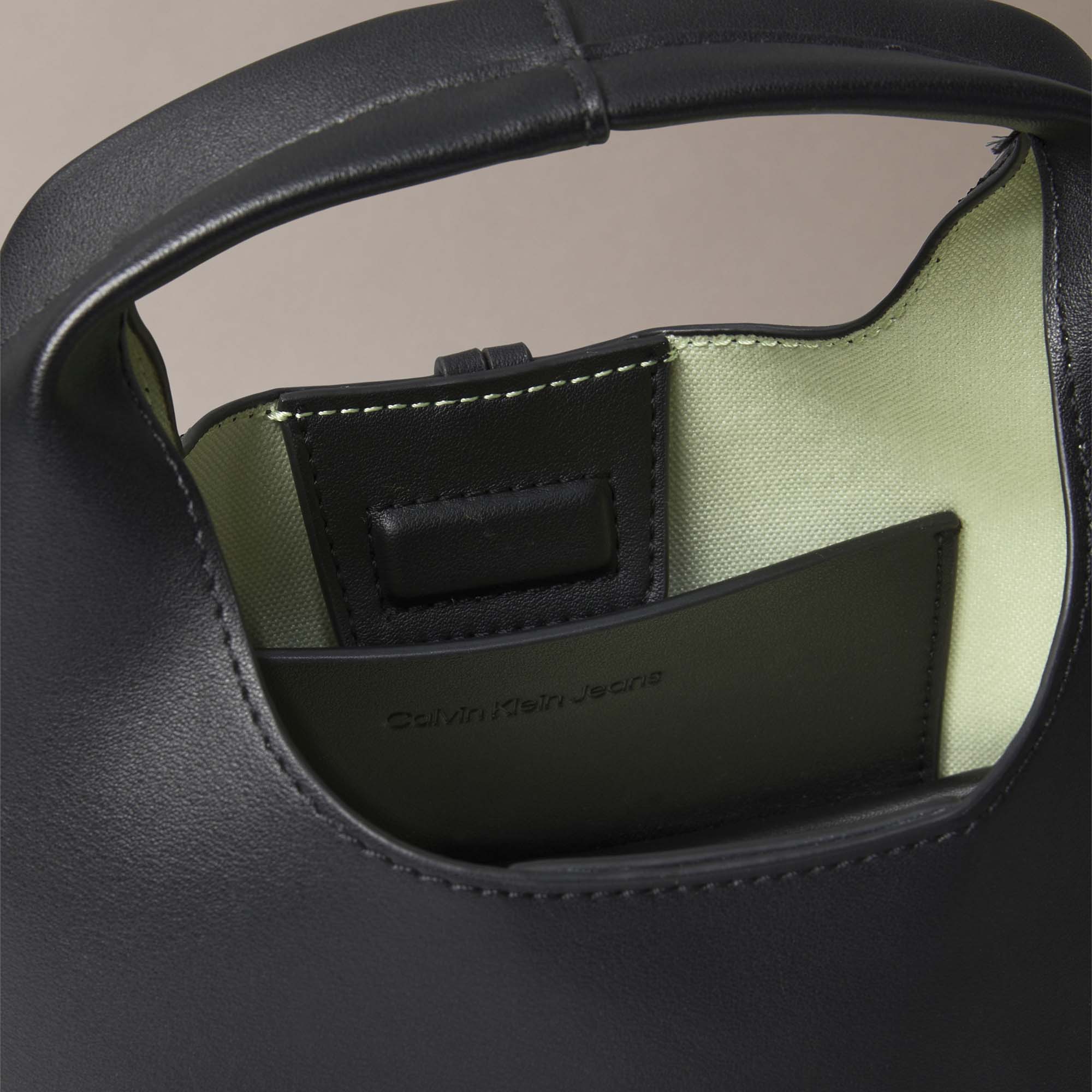 STONE_LOCK_SLOUCHY_CROSSBODY_BAG_LV04K3177G_UB1_Image_3