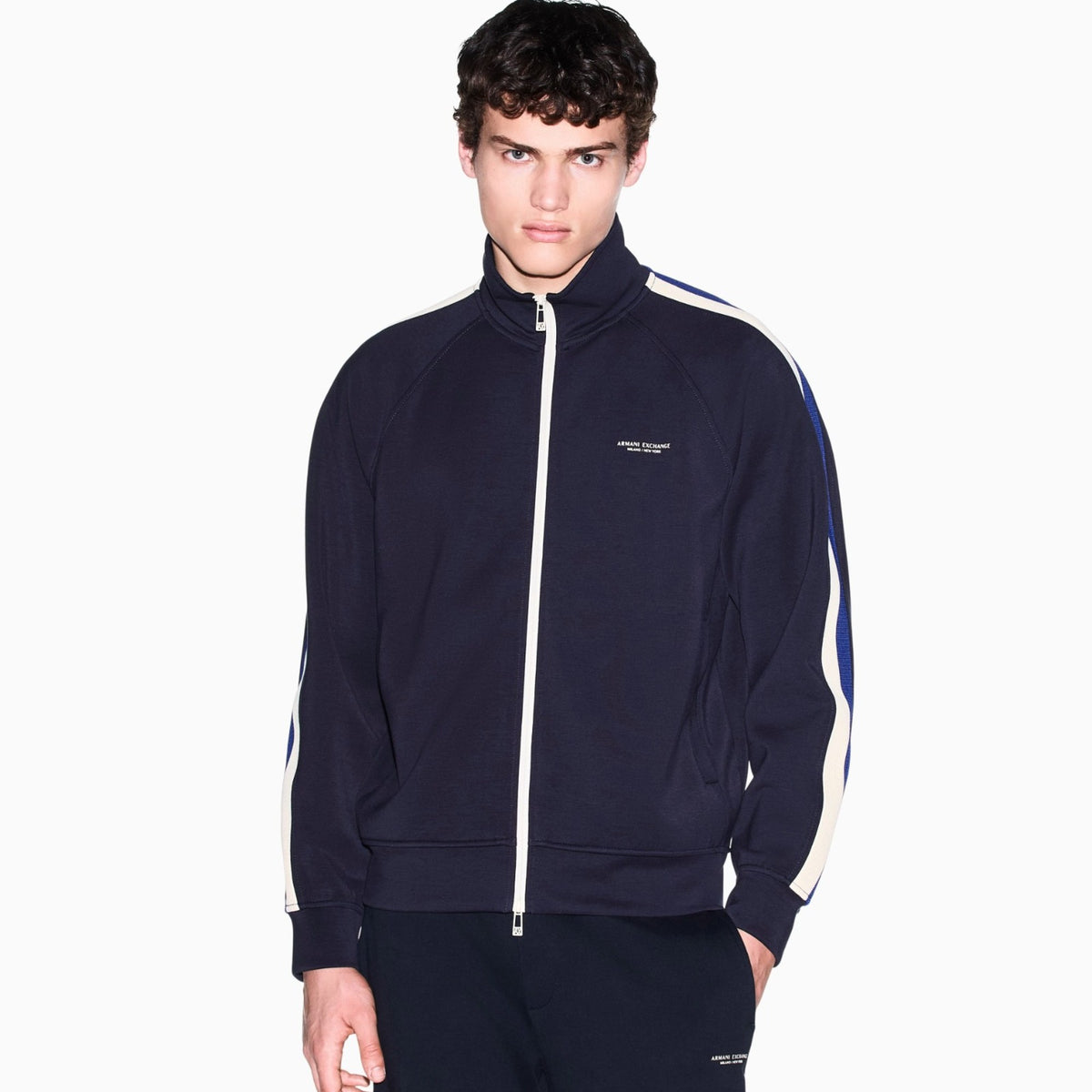 SWEATSHIRT_XM002892AF19936_UB101_Image_2