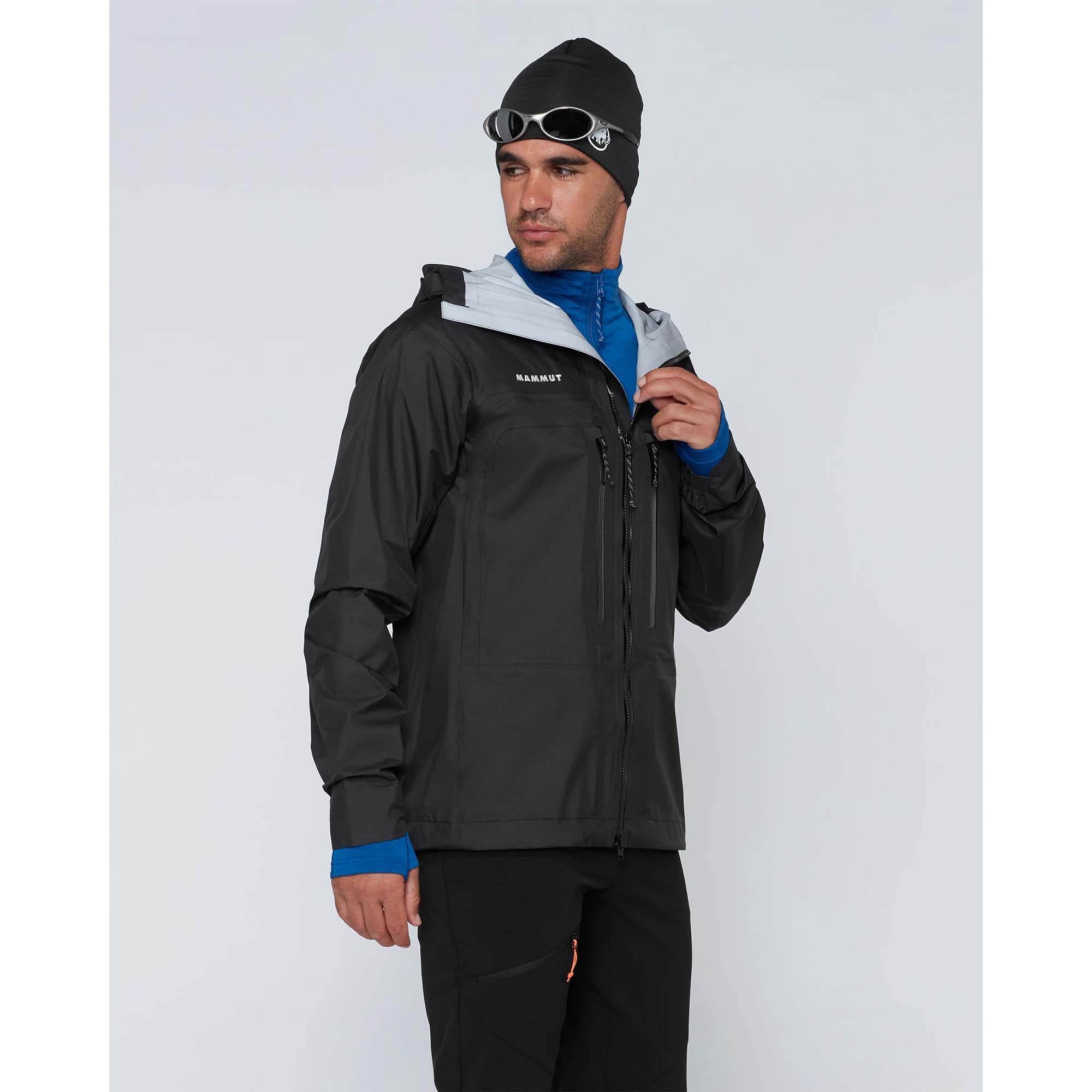 TAISS_LIGHT_HS_HOODED_JACKET_MEN_101032520_0001_Image_3